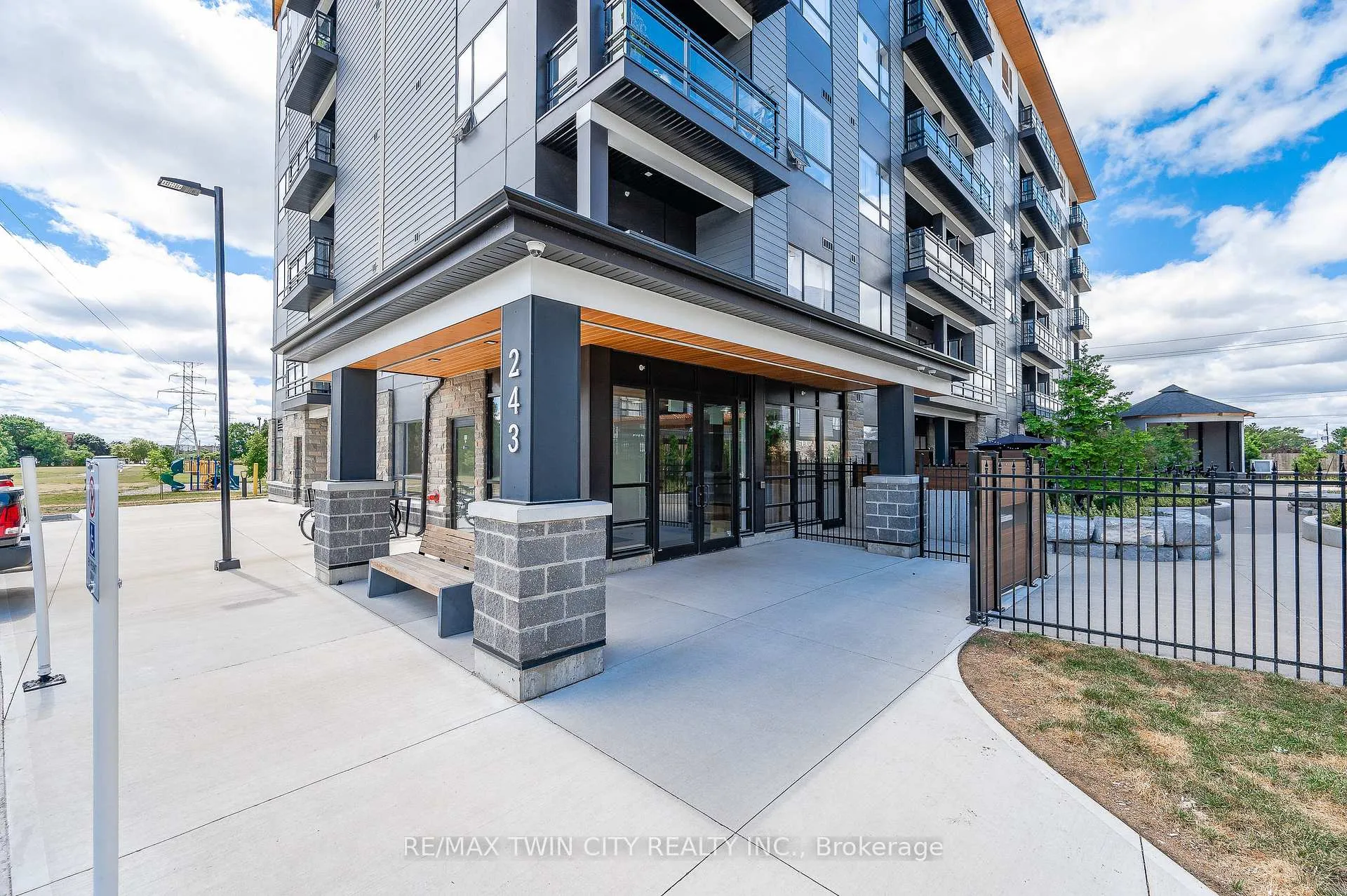 Photo 2 of Unit 611, 243 Northfield Drive E, Waterloo — HOMEH
