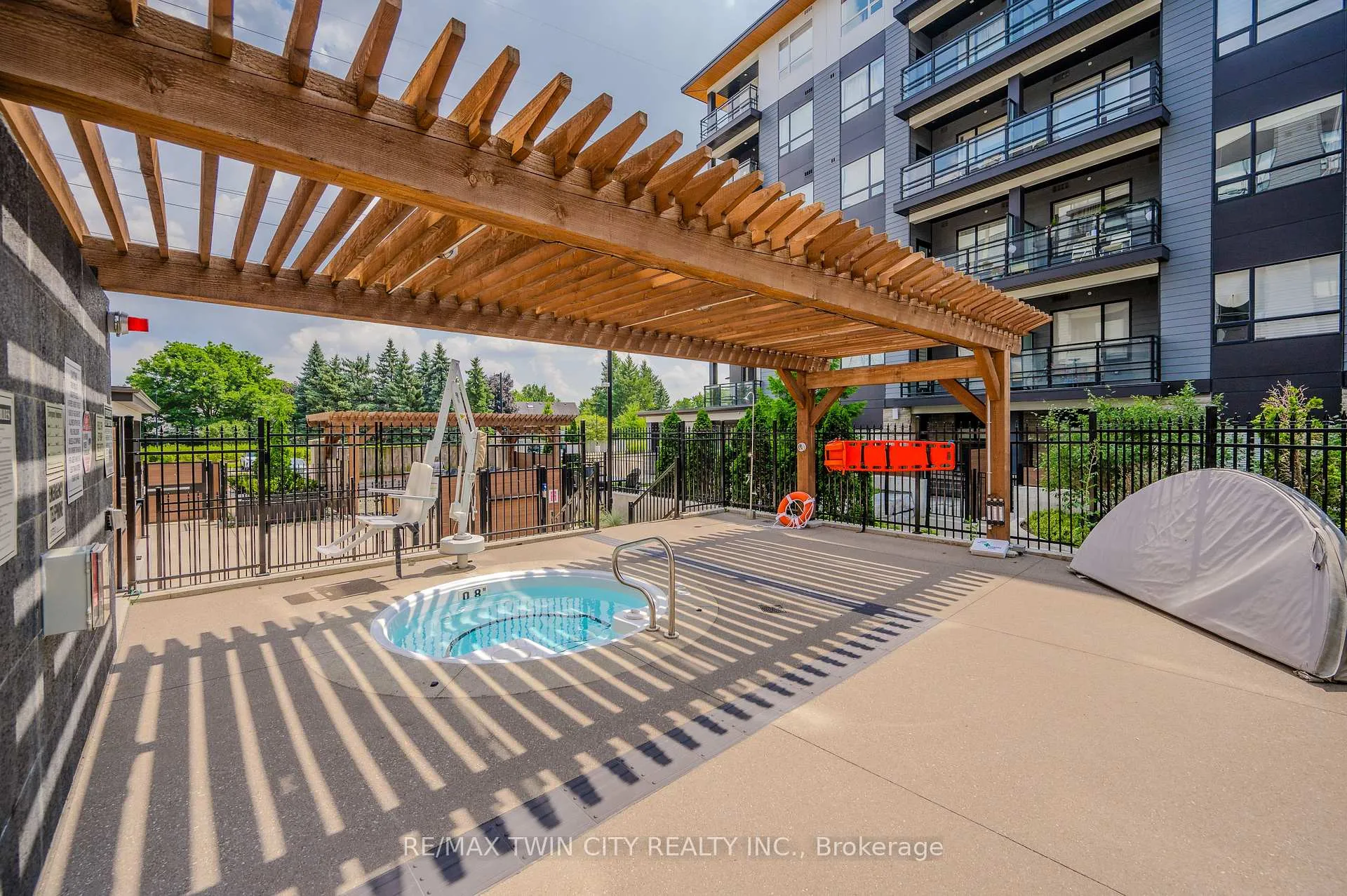 Photo 38 of Unit 611, 243 Northfield Drive E, Waterloo — HOMEH