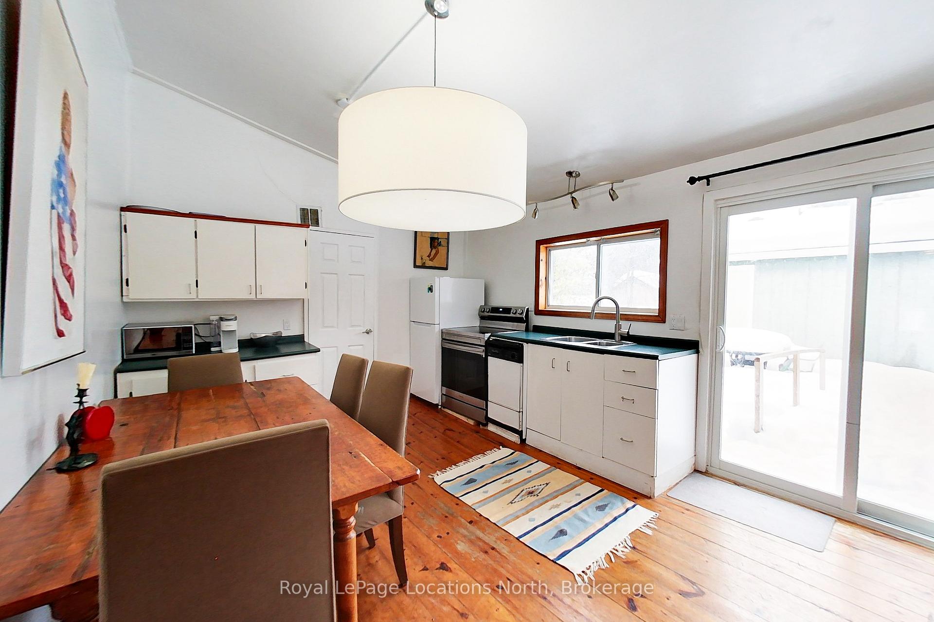 Photo 5 of 43 King Street W, Blue Mountains — HOMEH