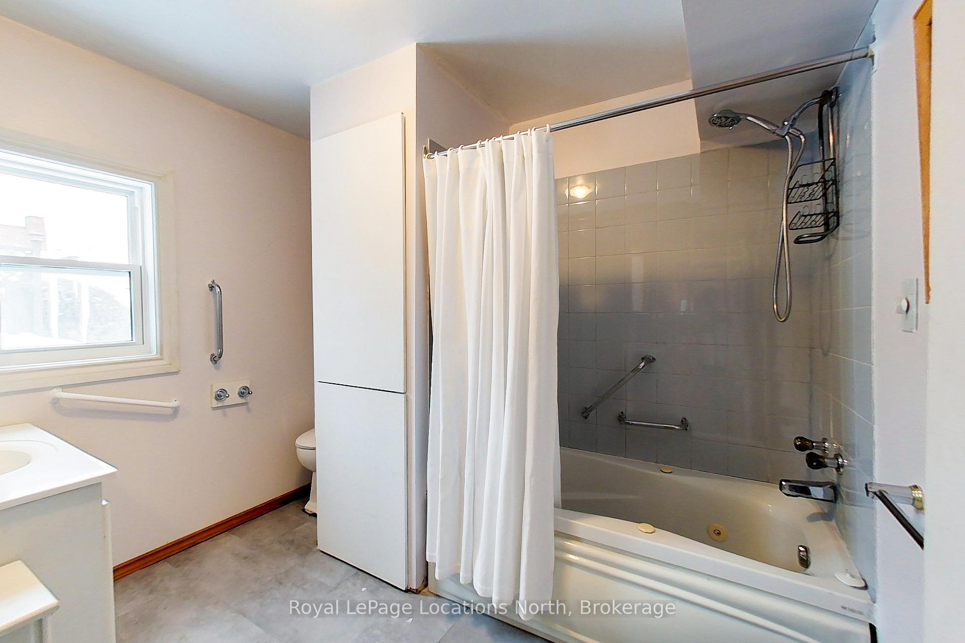 Photo 8 of 43 King Street W, Blue Mountains — HOMEH