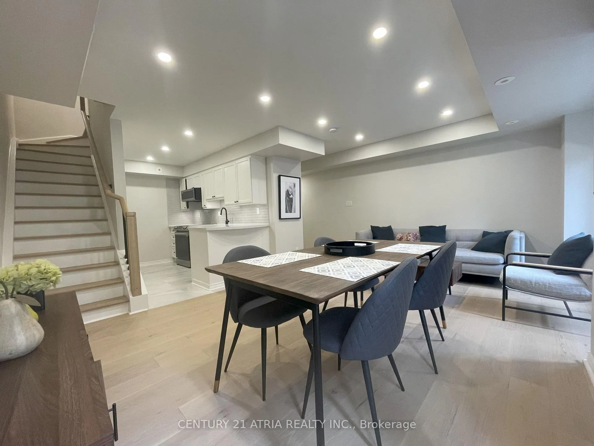 Photo 2 of Unit 320, 310 John Street, Markham, Aileen-Willowbrook — HOMEH