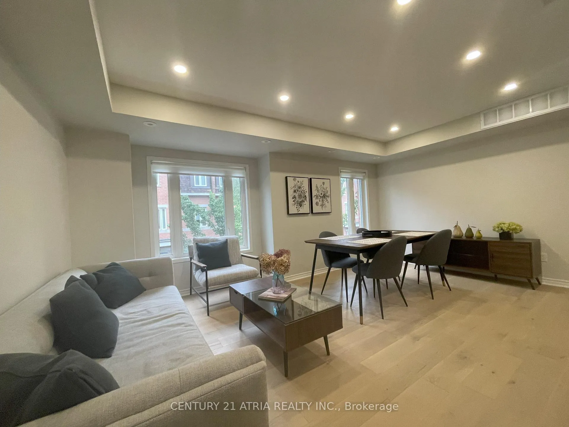 Photo 3 of Unit 320, 310 John Street, Markham, Aileen-Willowbrook — HOMEH