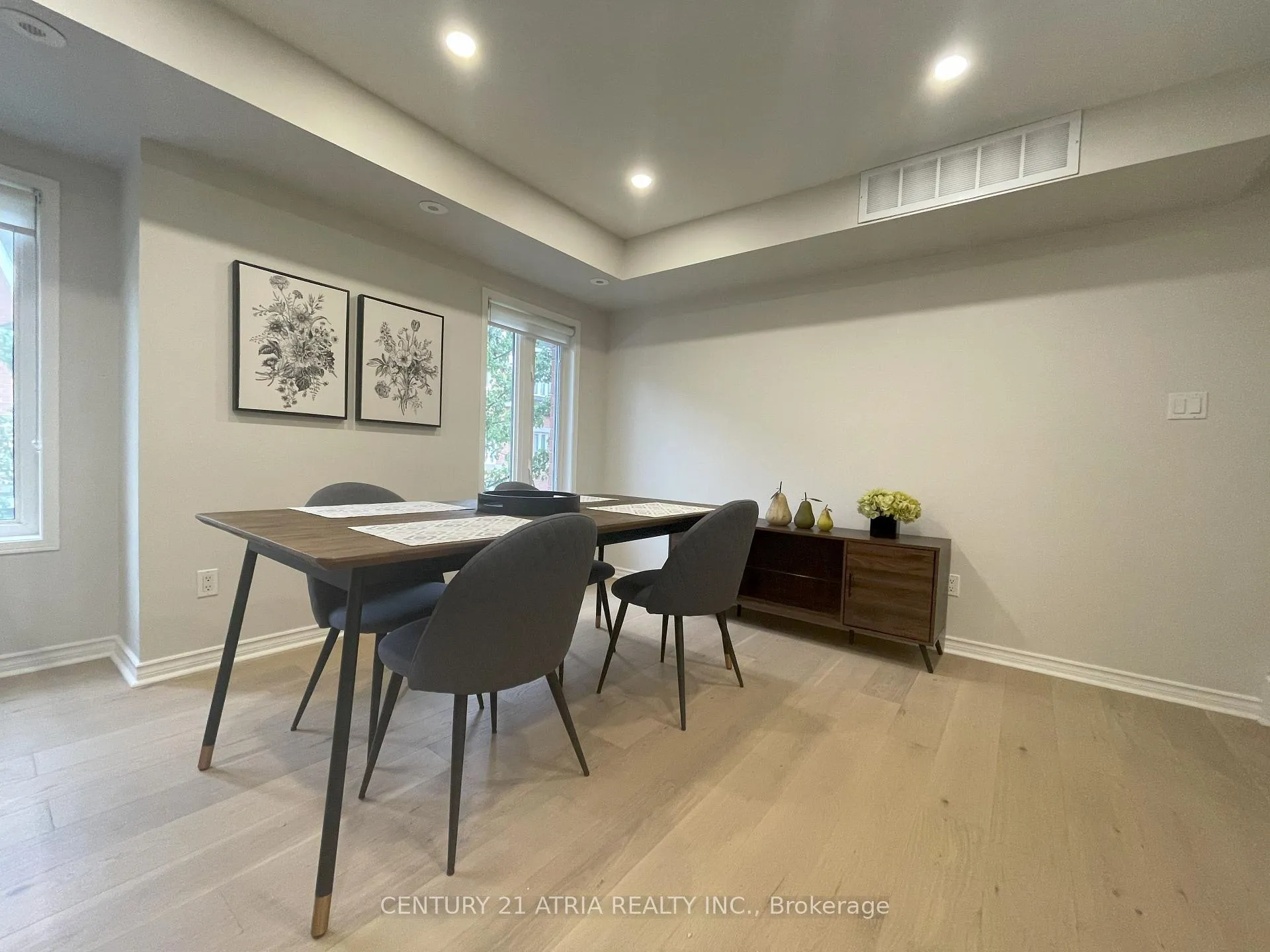 Photo 4 of Unit 320, 310 John Street, Markham, Aileen-Willowbrook — HOMEH