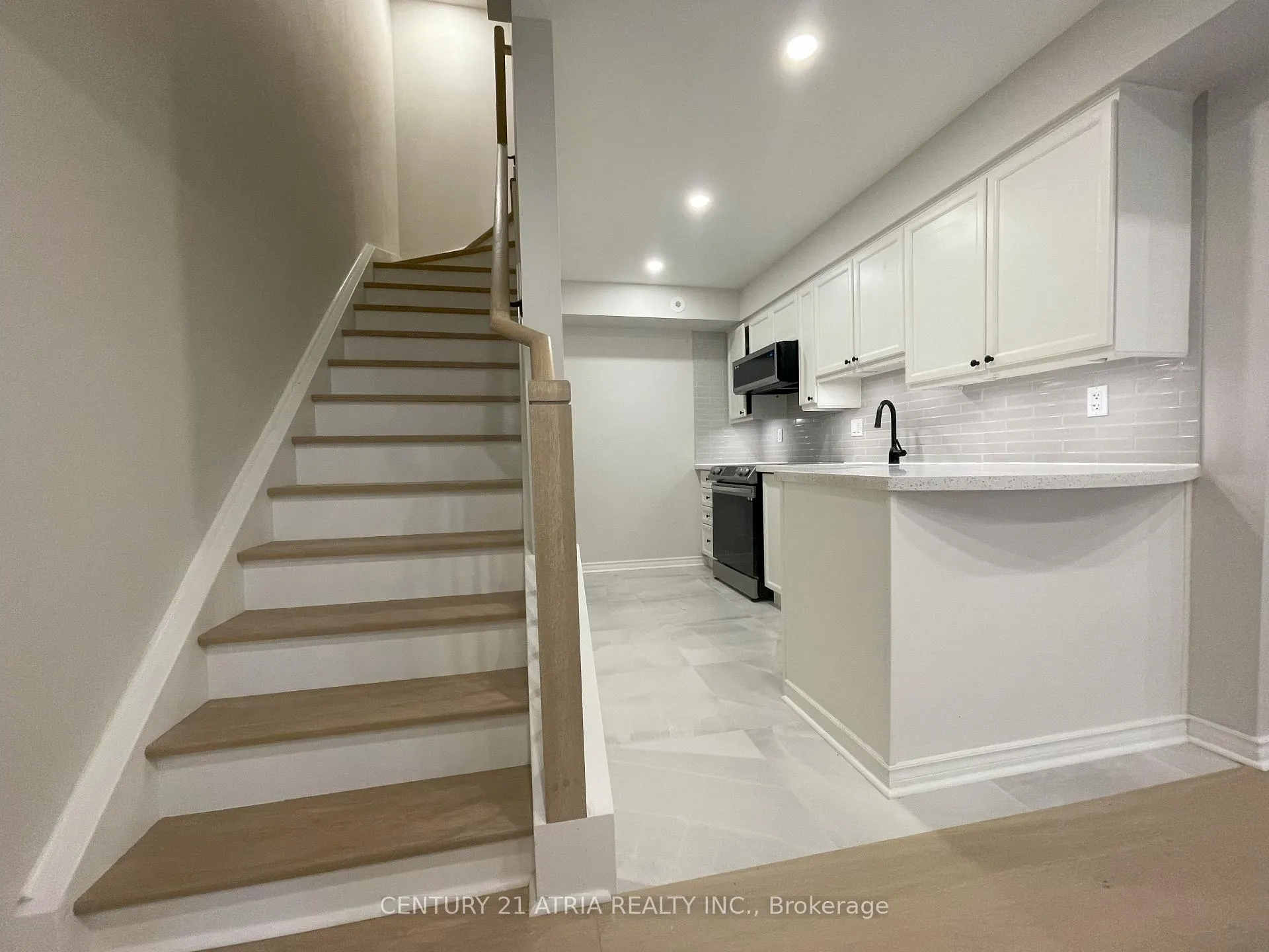 Photo 6 of Unit 320, 310 John Street, Markham, Aileen-Willowbrook — HOMEH