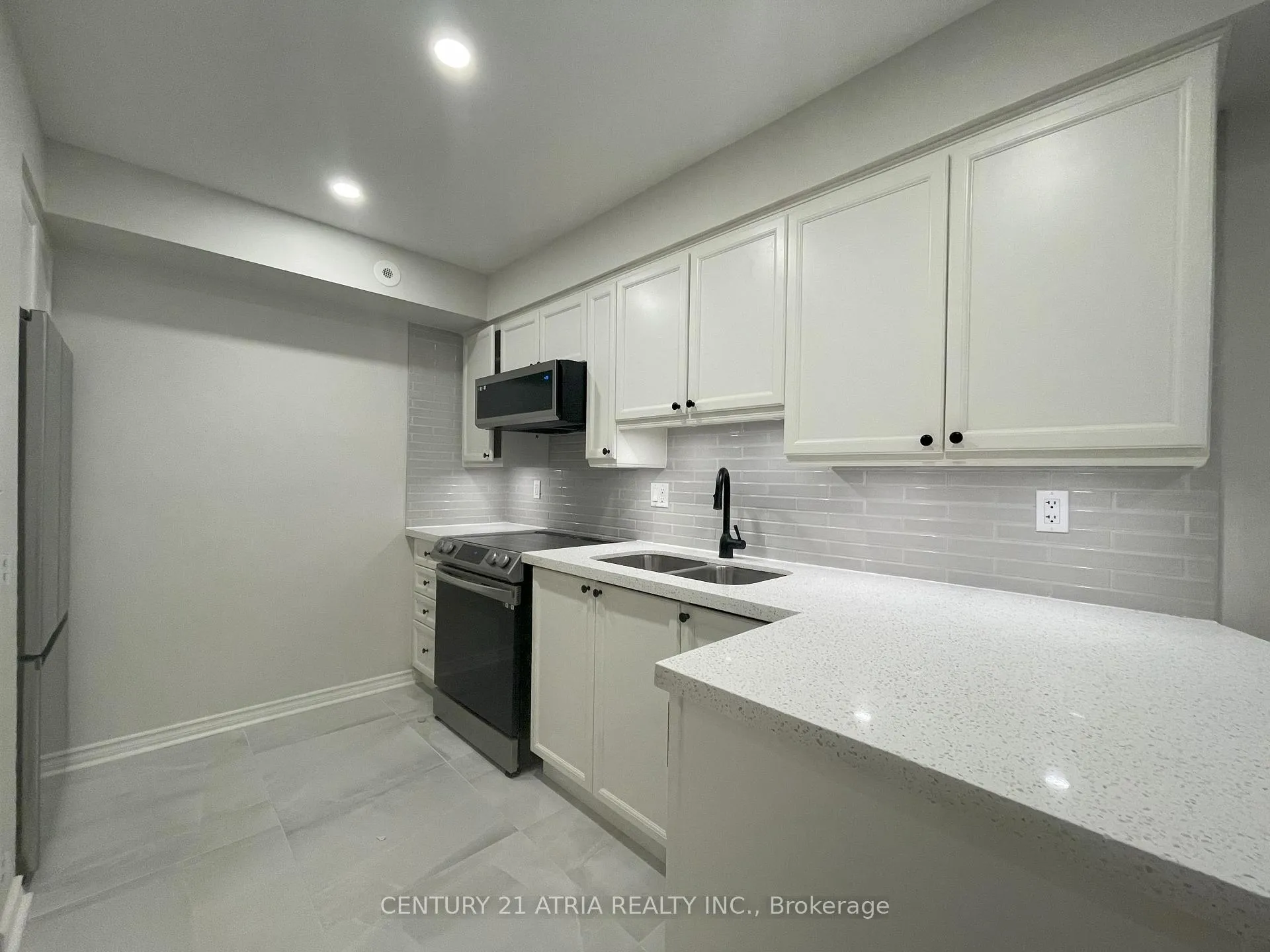 Photo 7 of Unit 320, 310 John Street, Markham, Aileen-Willowbrook — HOMEH