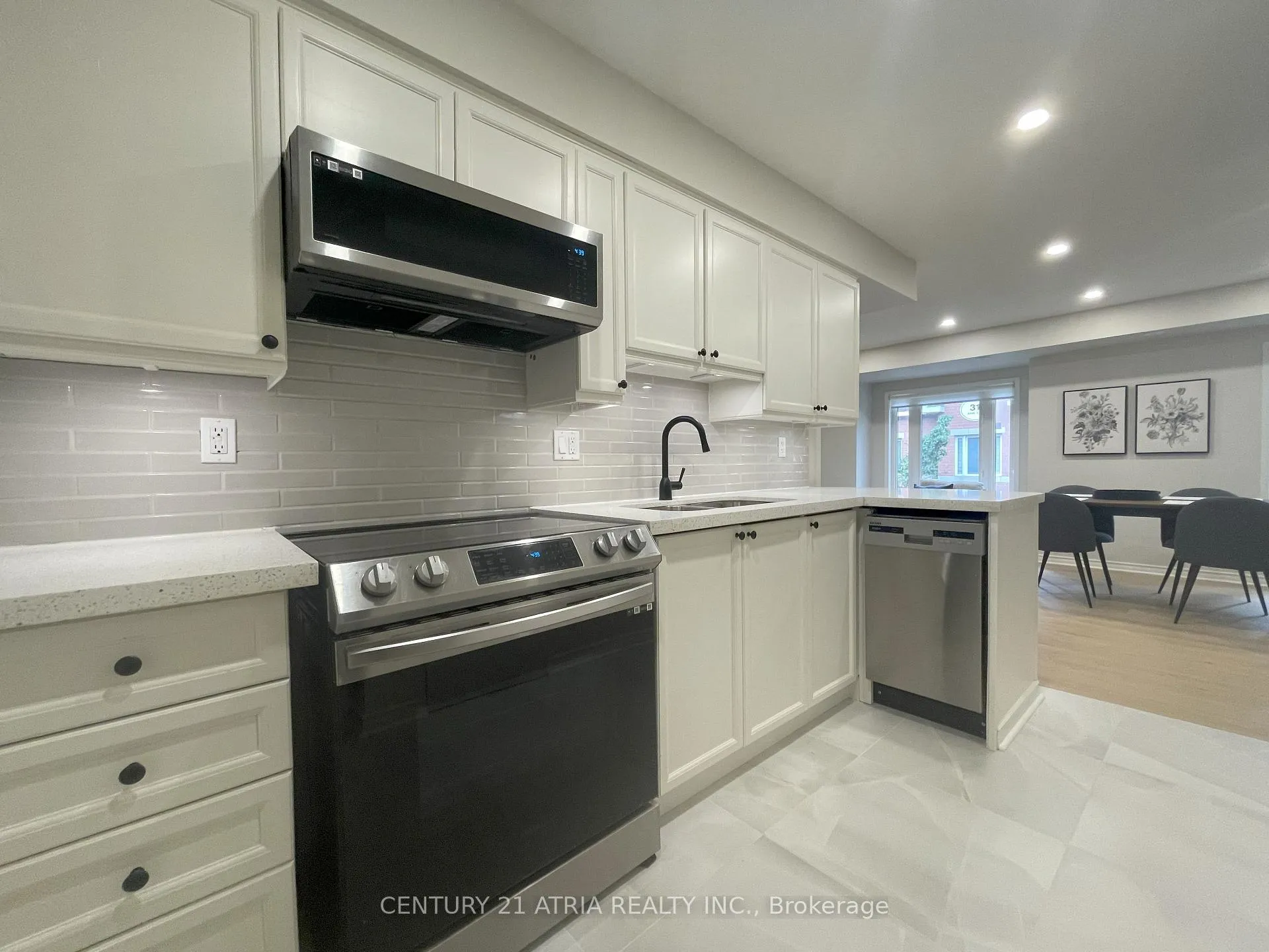 Photo 8 of Unit 320, 310 John Street, Markham, Aileen-Willowbrook — HOMEH