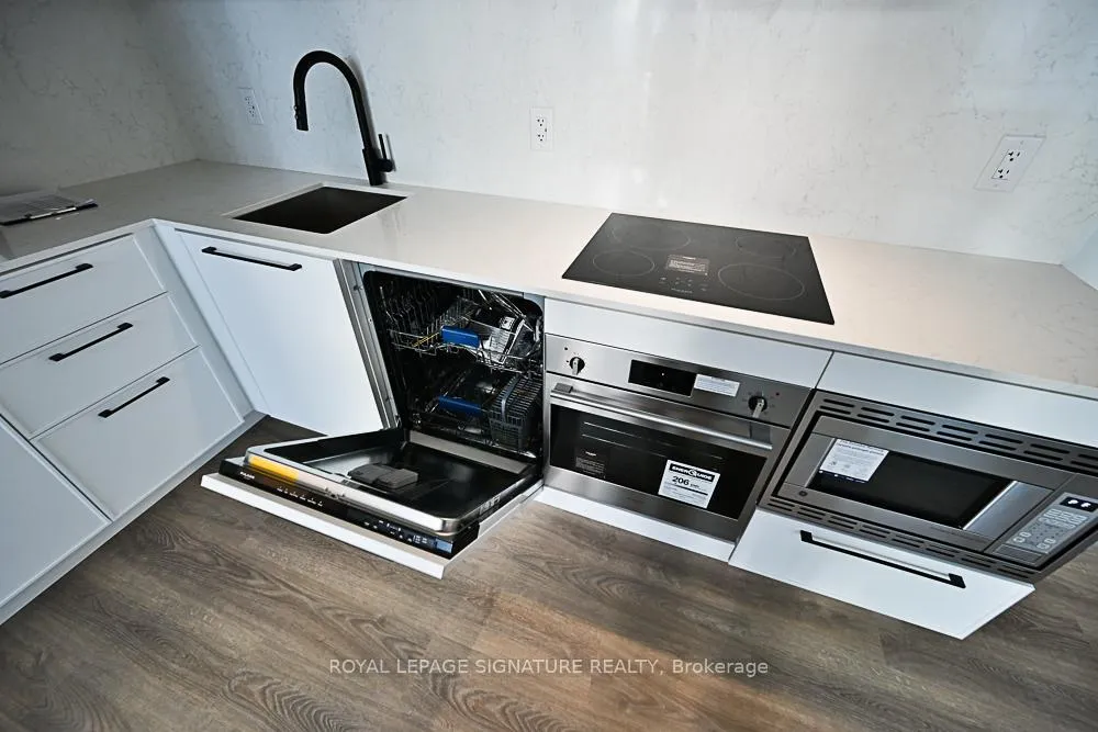 Photo 8 of Unit 401, 1050 Eastern Avenue, Toronto, The Beaches — HOMEH
