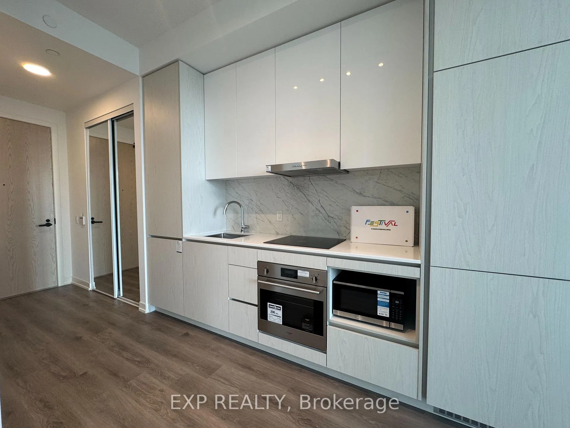 Photo 4 of Unit 716, 28 Interchange Way, Vaughan, Vaughan Corporate Centre — HOMEH