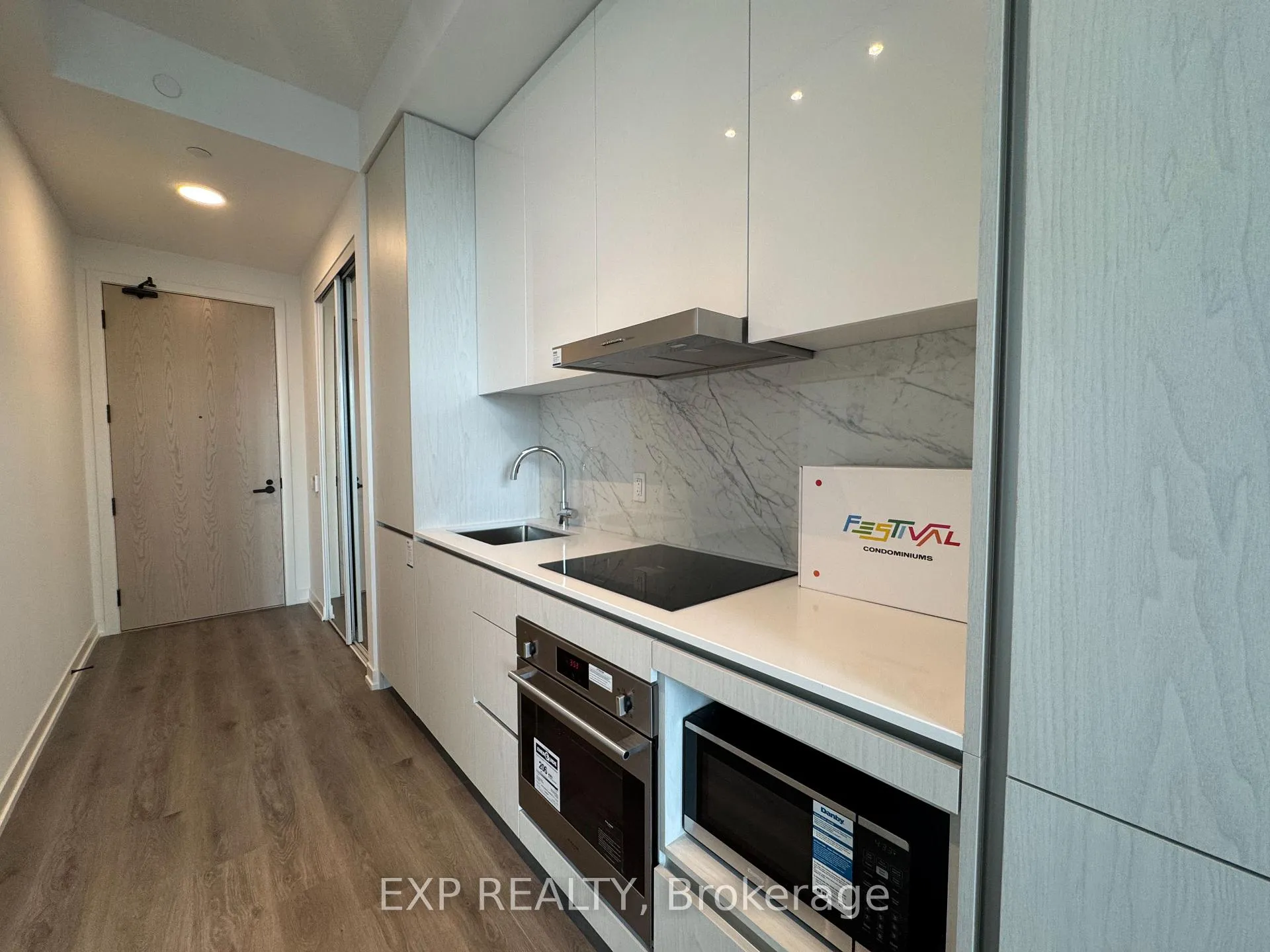 Photo 6 of Unit 716, 28 Interchange Way, Vaughan, Vaughan Corporate Centre — HOMEH