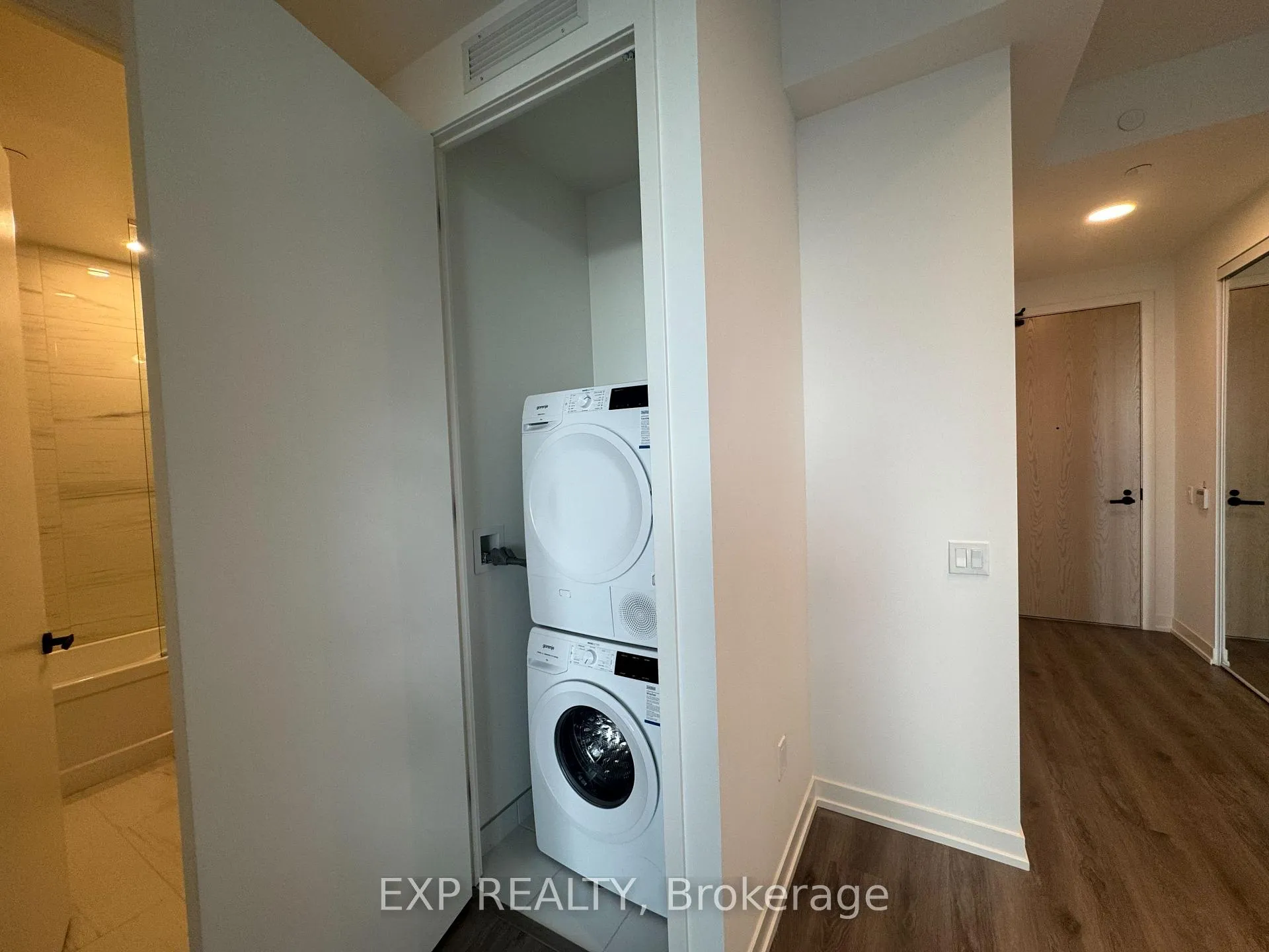 Photo 7 of Unit 716, 28 Interchange Way, Vaughan, Vaughan Corporate Centre — HOMEH