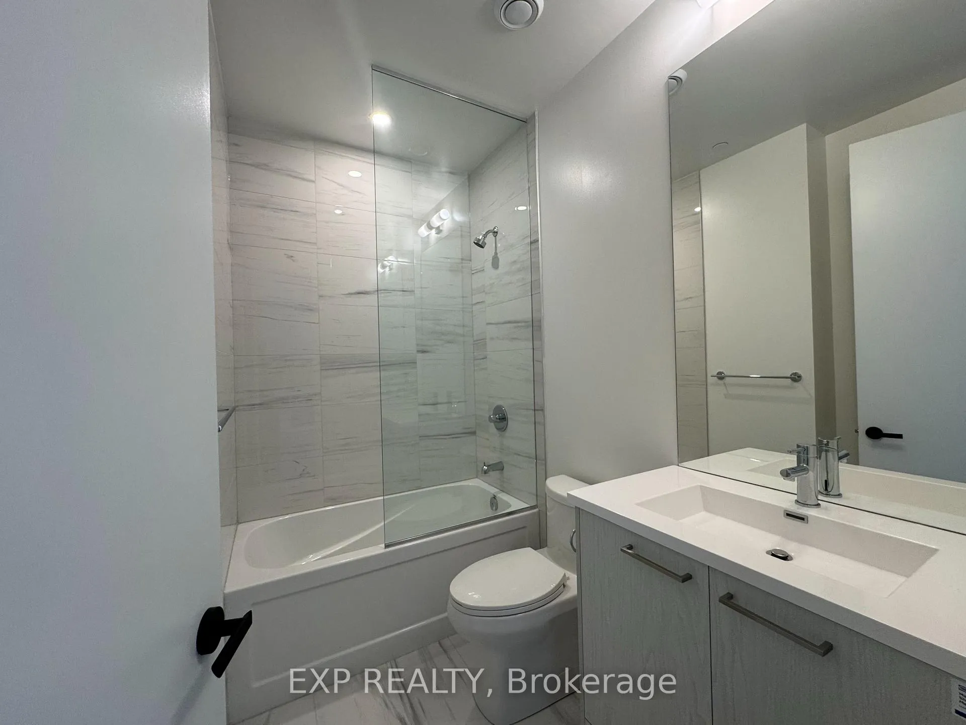 Photo 9 of Unit 716, 28 Interchange Way, Vaughan, Vaughan Corporate Centre — HOMEH