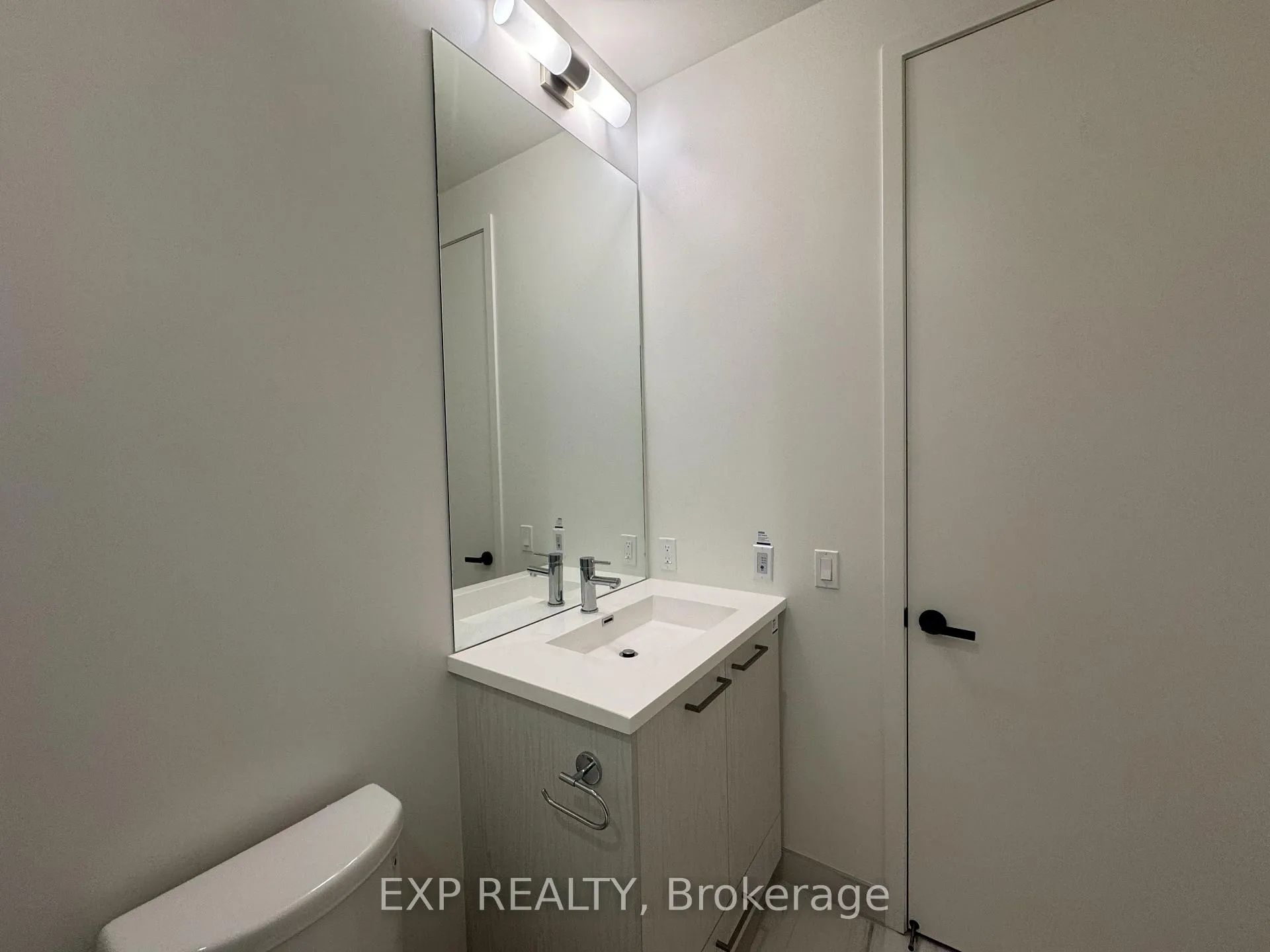 Photo 10 of Unit 716, 28 Interchange Way, Vaughan, Vaughan Corporate Centre — HOMEH