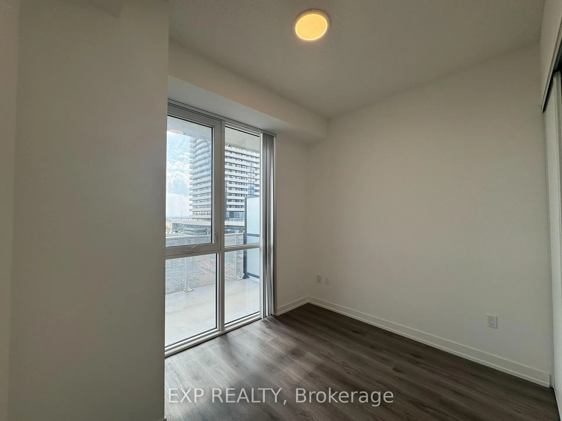 Photo 11 of Unit 716, 28 Interchange Way, Vaughan, Vaughan Corporate Centre — HOMEH