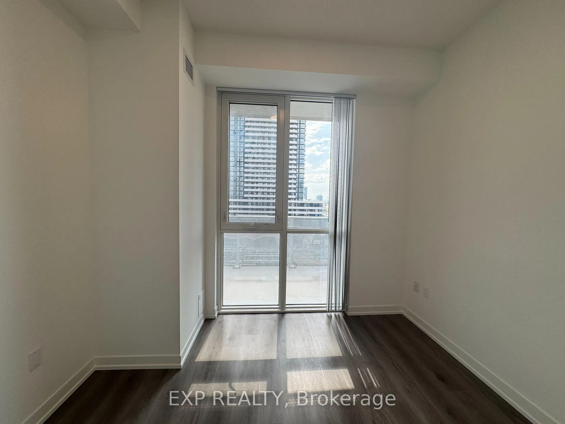 Photo 12 of Unit 716, 28 Interchange Way, Vaughan, Vaughan Corporate Centre — HOMEH
