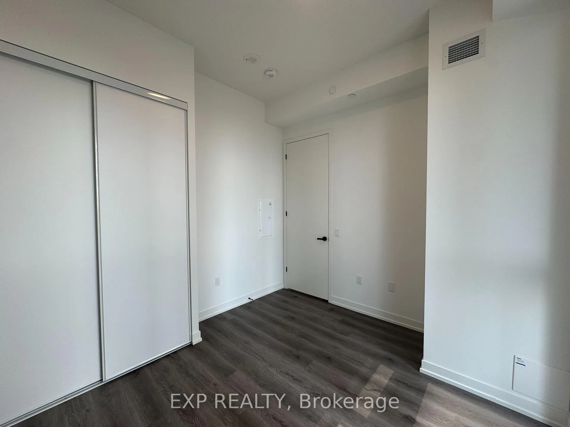 Photo 13 of Unit 716, 28 Interchange Way, Vaughan, Vaughan Corporate Centre — HOMEH