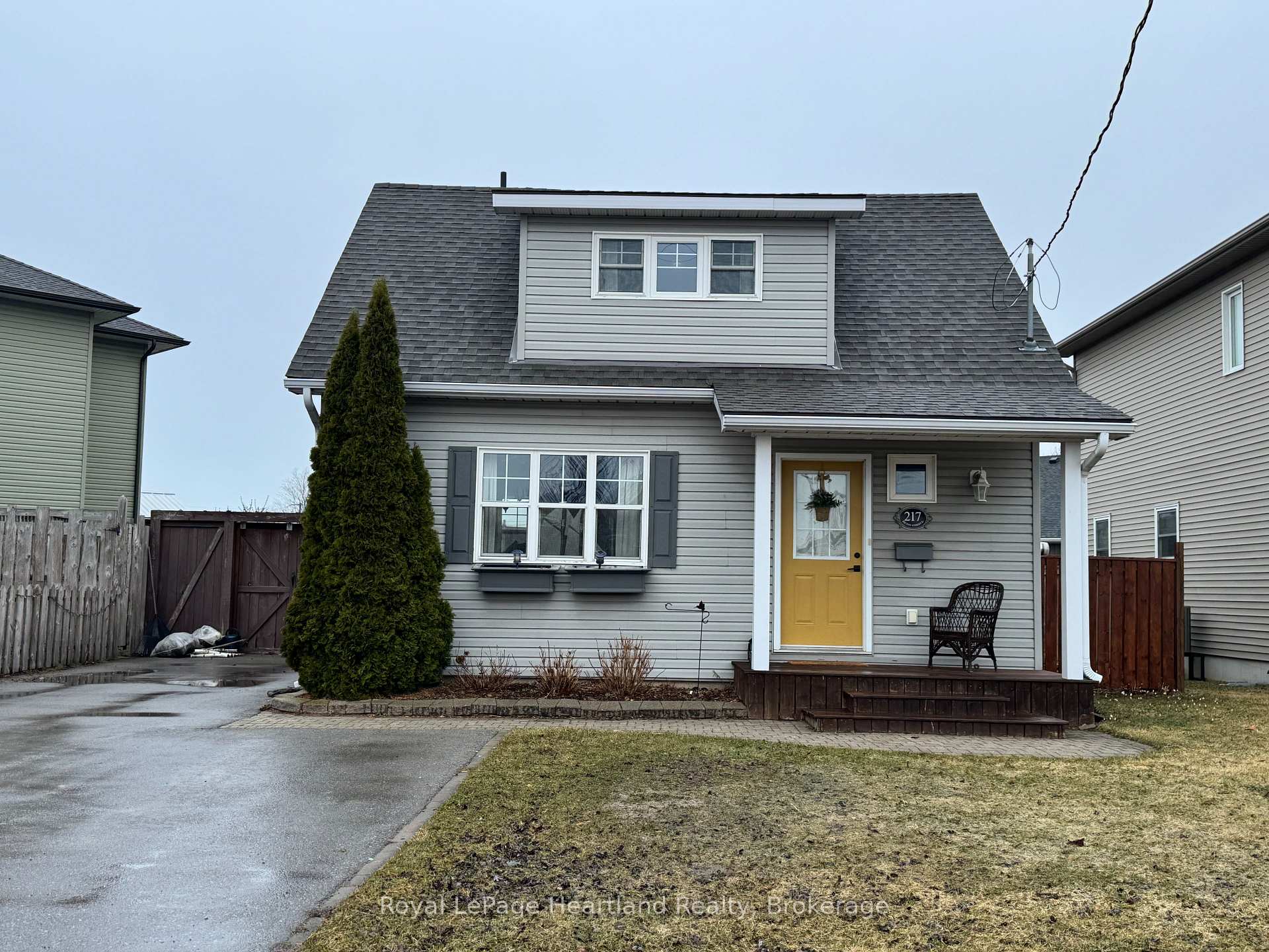 Photo 1 of 217 Picton Street E, Goderich, Goderich (Town) — HOMEH