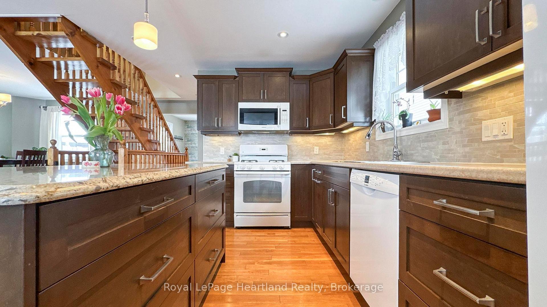 Photo 7 of 217 Picton Street E, Goderich, Goderich (Town) — HOMEH