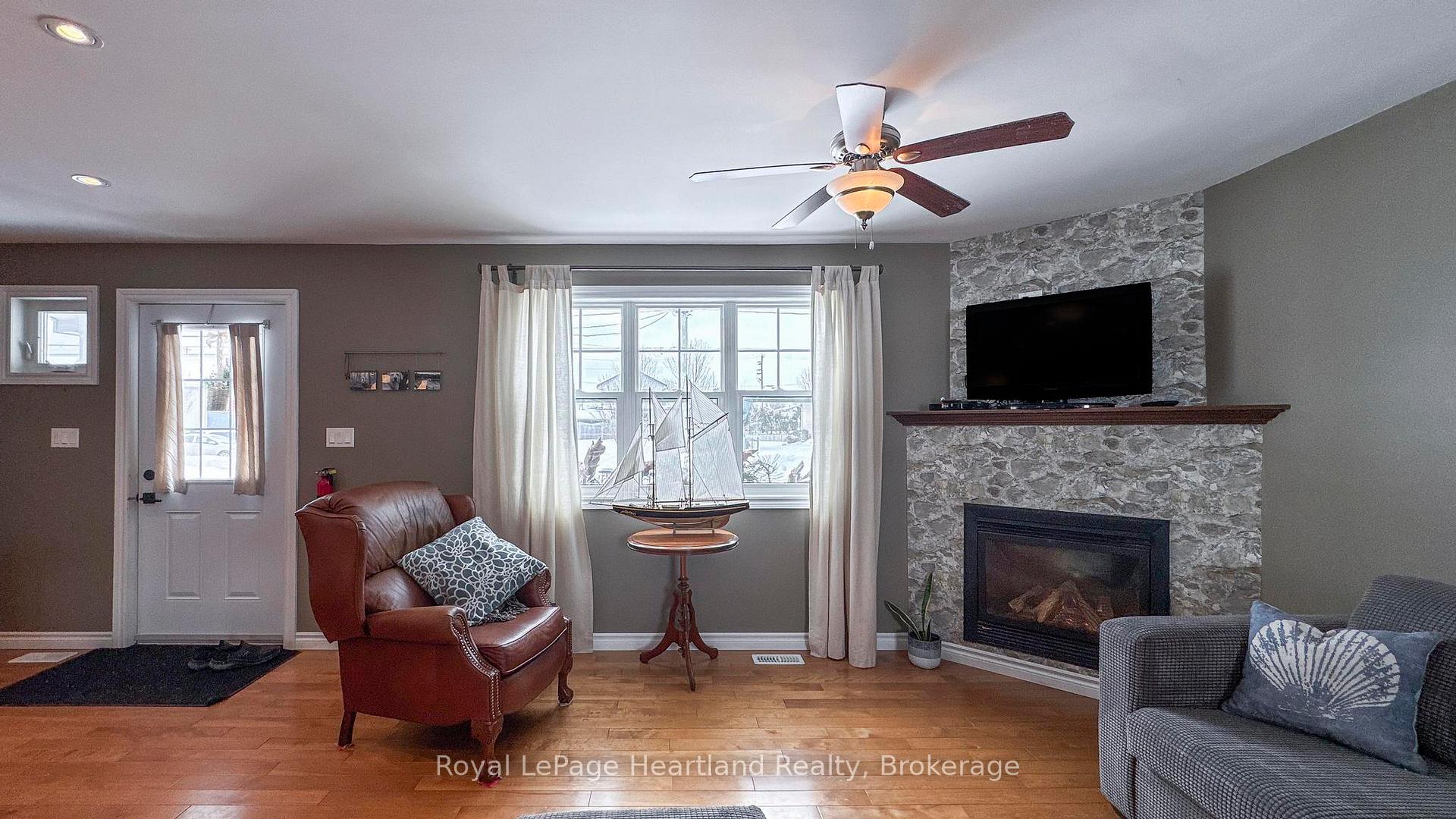 Photo 11 of 217 Picton Street E, Goderich, Goderich (Town) — HOMEH