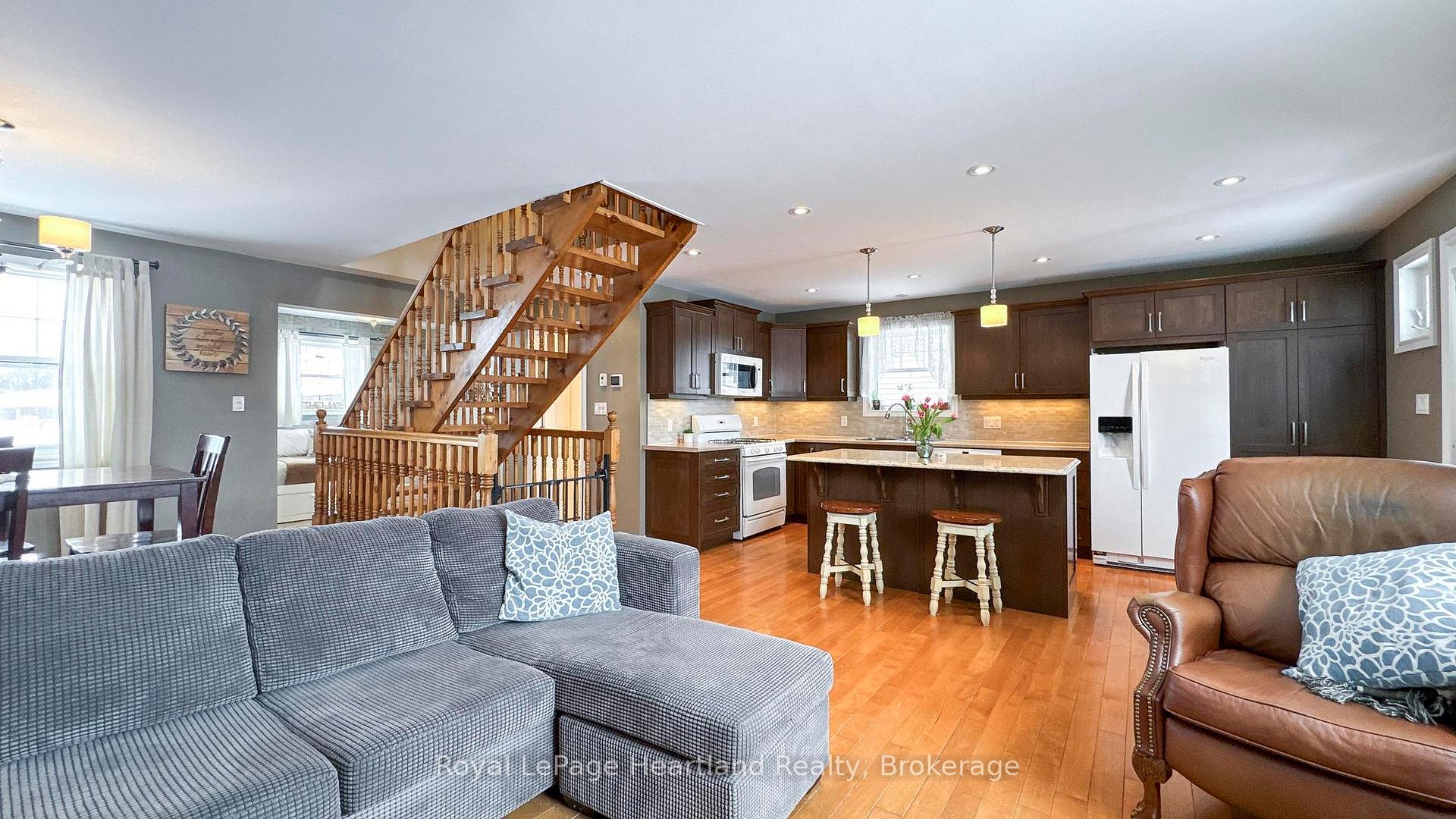 Photo 12 of 217 Picton Street E, Goderich, Goderich (Town) — HOMEH