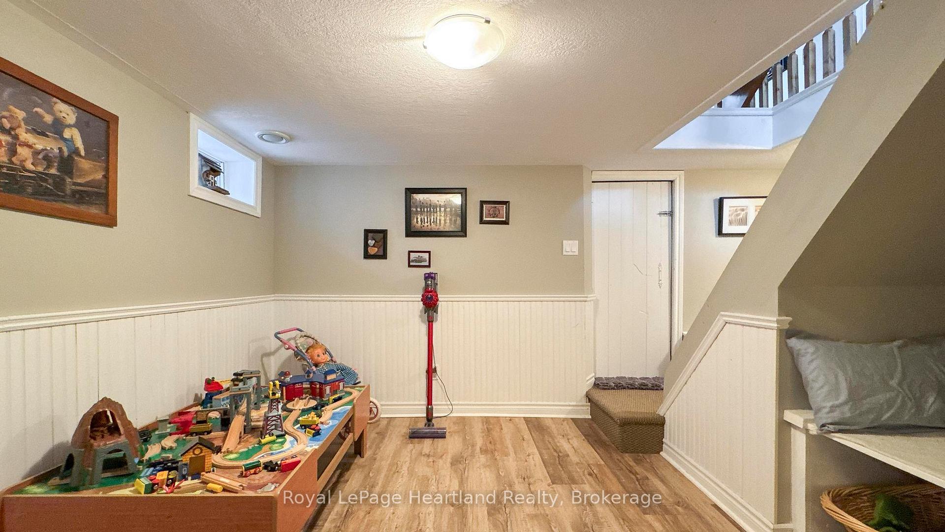 Photo 29 of 217 Picton Street E, Goderich, Goderich (Town) — HOMEH