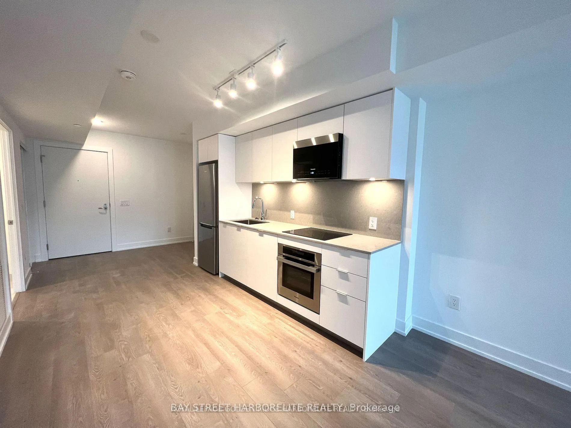 Photo 2 of Unit 725, 9 Clegg Road, Markham, Unionville — HOMEH