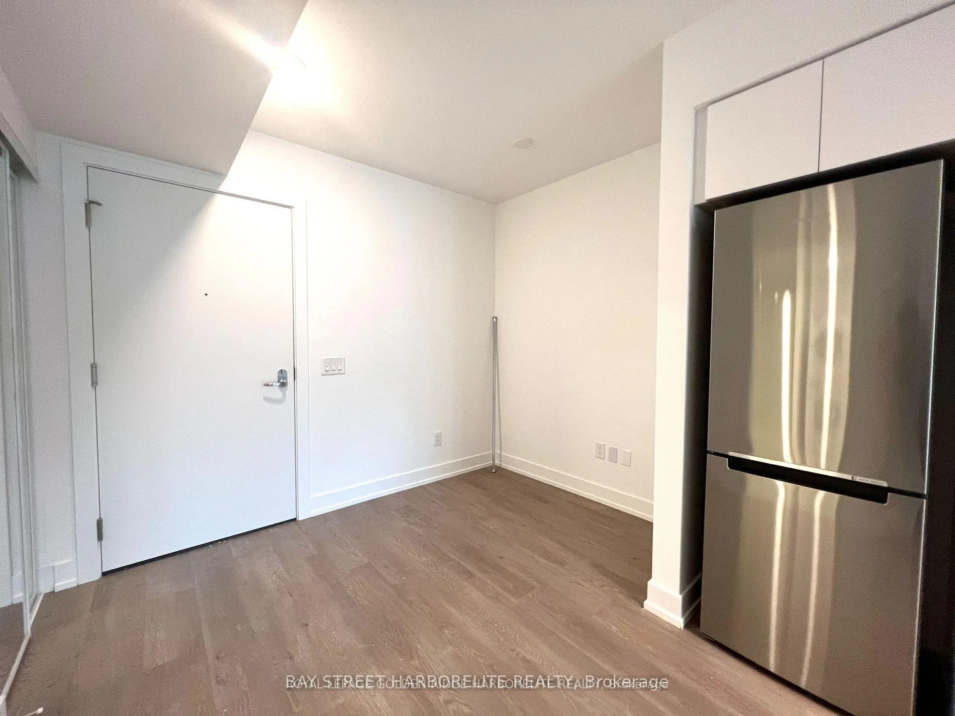 Photo 4 of Unit 725, 9 Clegg Road, Markham, Unionville — HOMEH