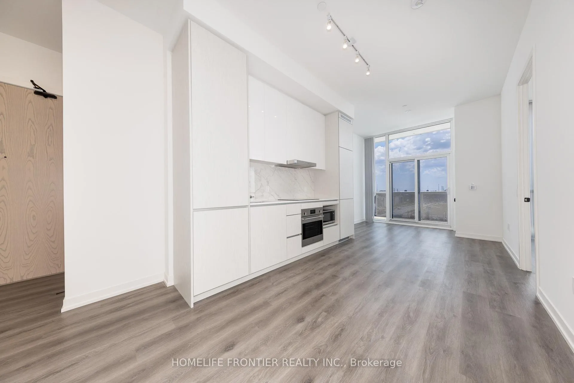 Photo 2 of Unit 619, 28 Interchange Way, Vaughan, Vaughan Corporate Centre — HOMEH