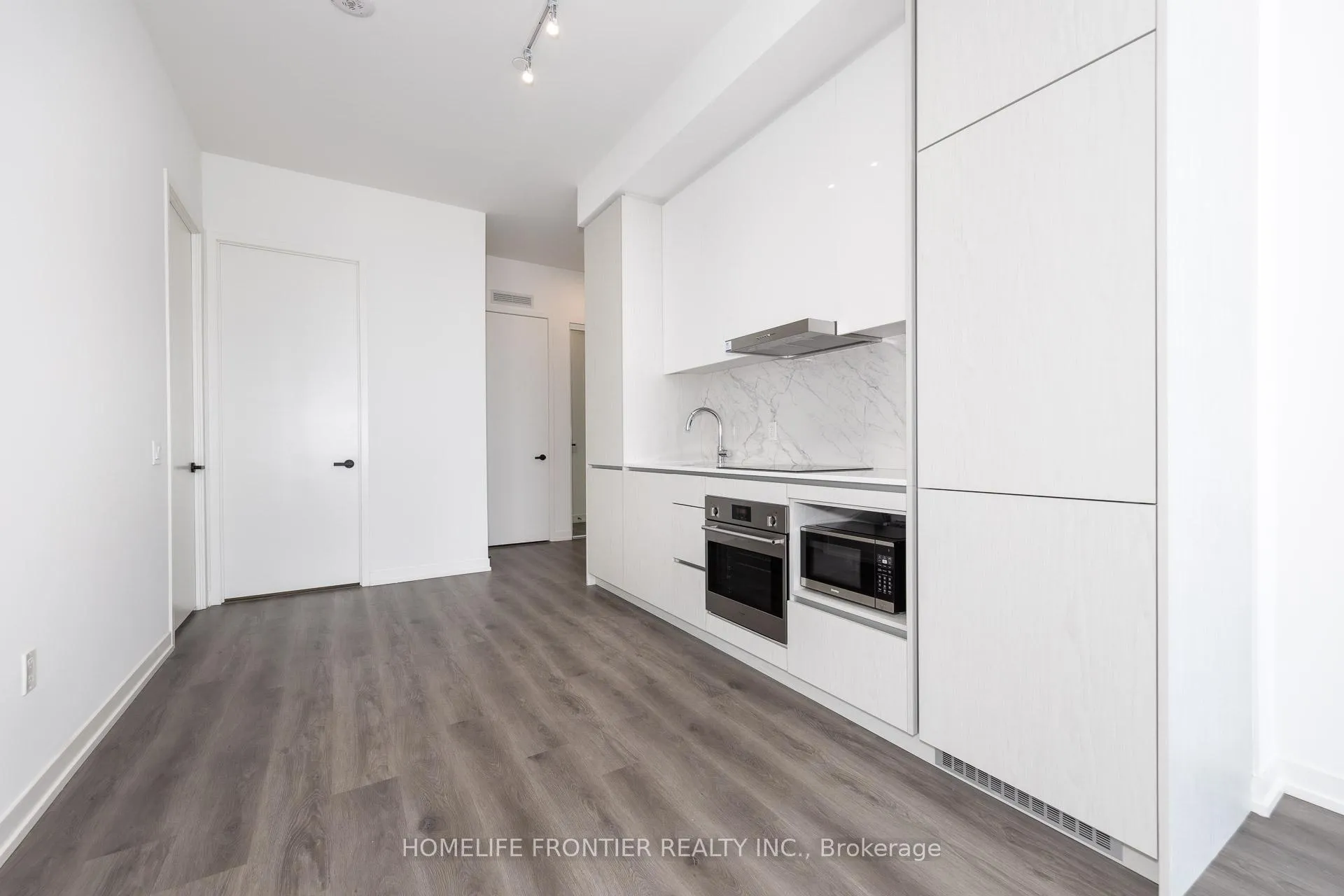 Photo 3 of Unit 619, 28 Interchange Way, Vaughan, Vaughan Corporate Centre — HOMEH