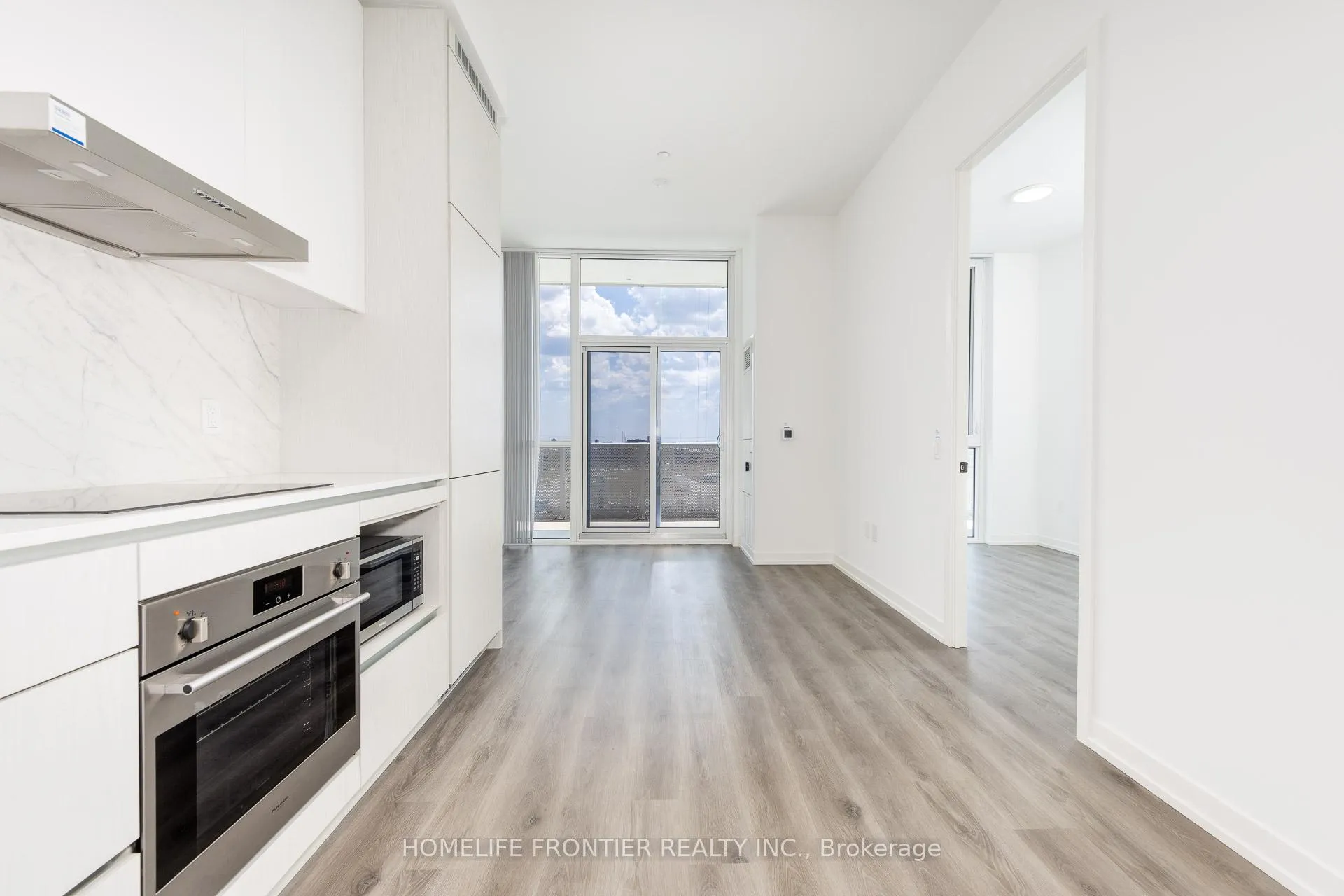 Photo 8 of Unit 619, 28 Interchange Way, Vaughan, Vaughan Corporate Centre — HOMEH