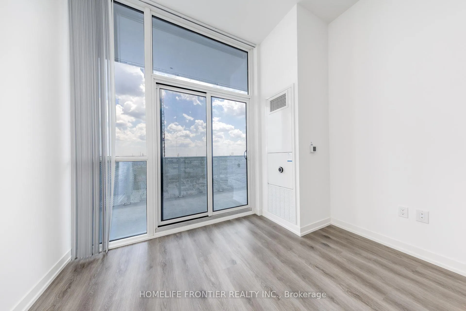 Photo 10 of Unit 619, 28 Interchange Way, Vaughan, Vaughan Corporate Centre — HOMEH