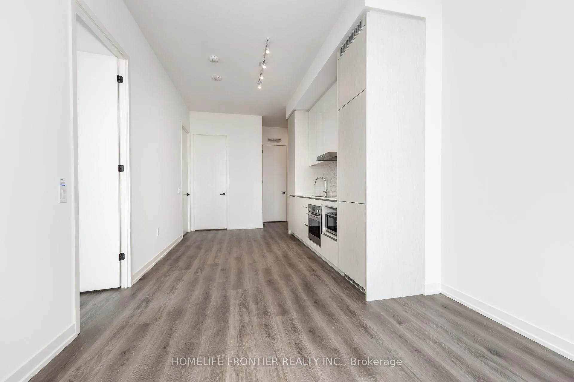 Photo 11 of Unit 619, 28 Interchange Way, Vaughan, Vaughan Corporate Centre — HOMEH