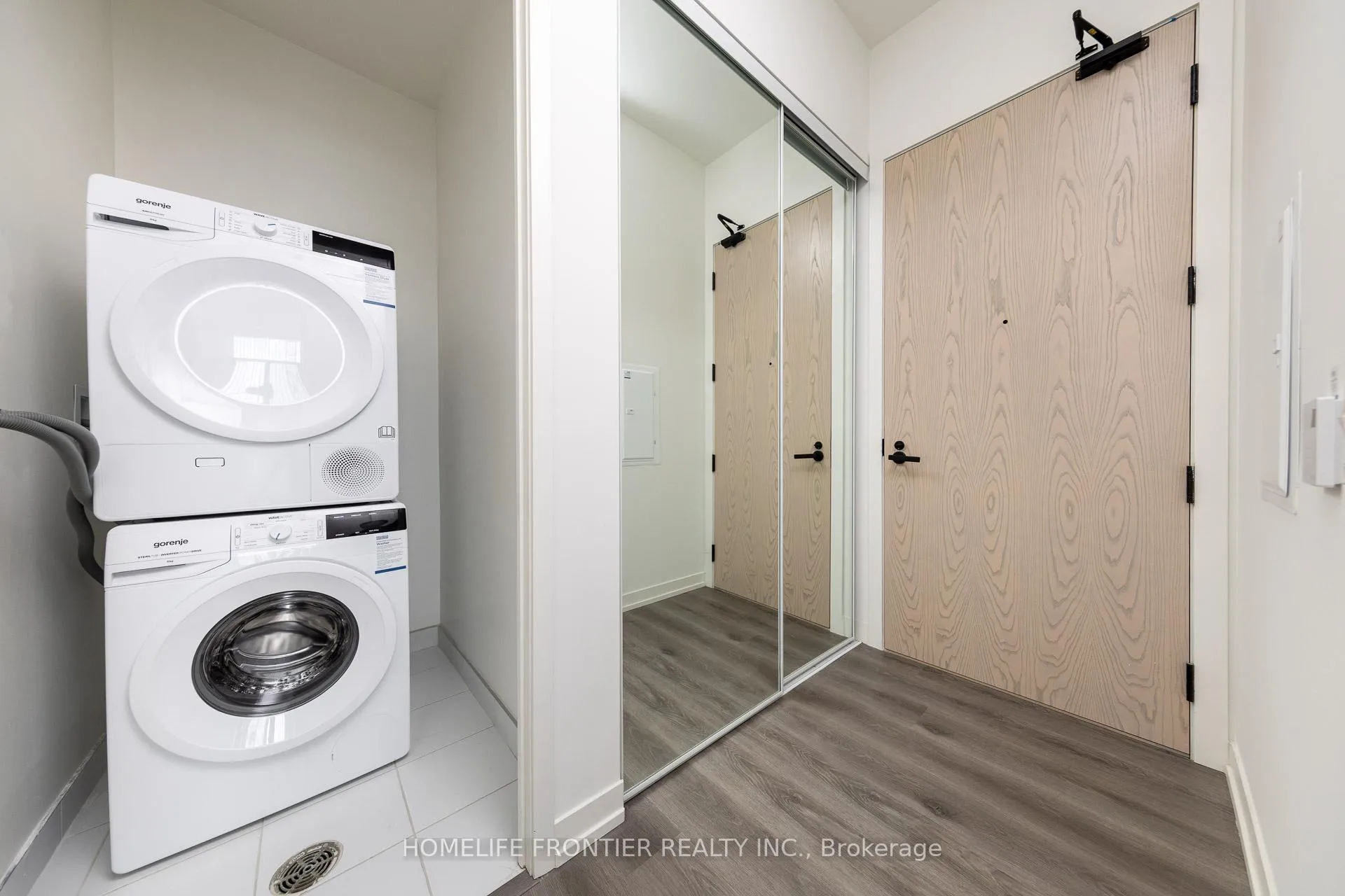 Photo 12 of Unit 619, 28 Interchange Way, Vaughan, Vaughan Corporate Centre — HOMEH
