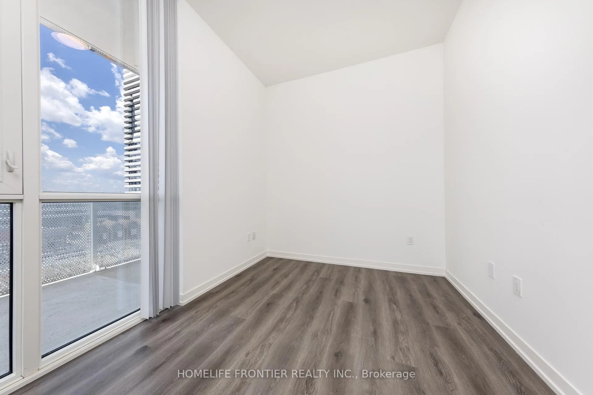 Photo 15 of Unit 619, 28 Interchange Way, Vaughan, Vaughan Corporate Centre — HOMEH