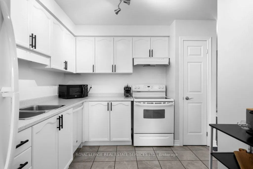 Photo 19 of Unit 16, 391 Stone Church Road E, Hamilton, Crerar — HOMEH