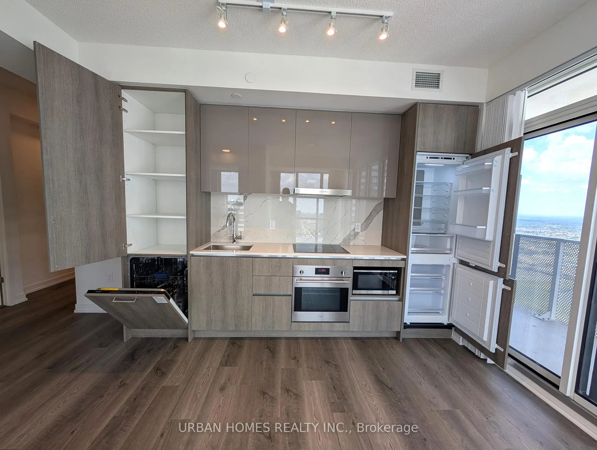Photo 3 of Unit 5115, 195 Commerce Street, Vaughan, Vaughan Corporate Centre — HOMEH