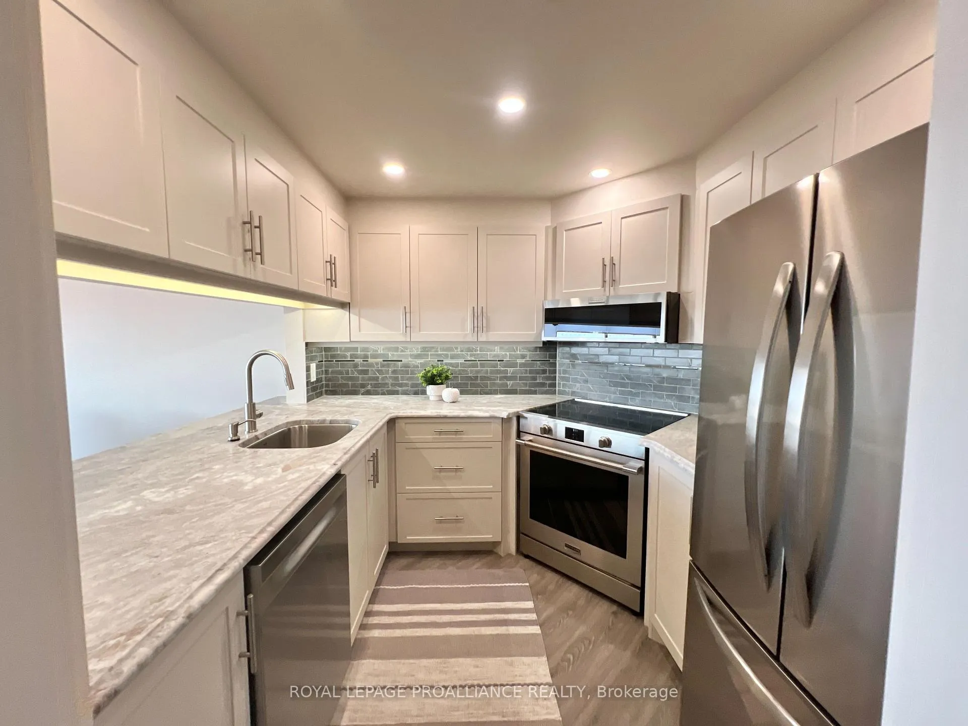Photo 7 of Unit 1103, 344 Front Street, Belleville, Belleville Ward — HOMEH