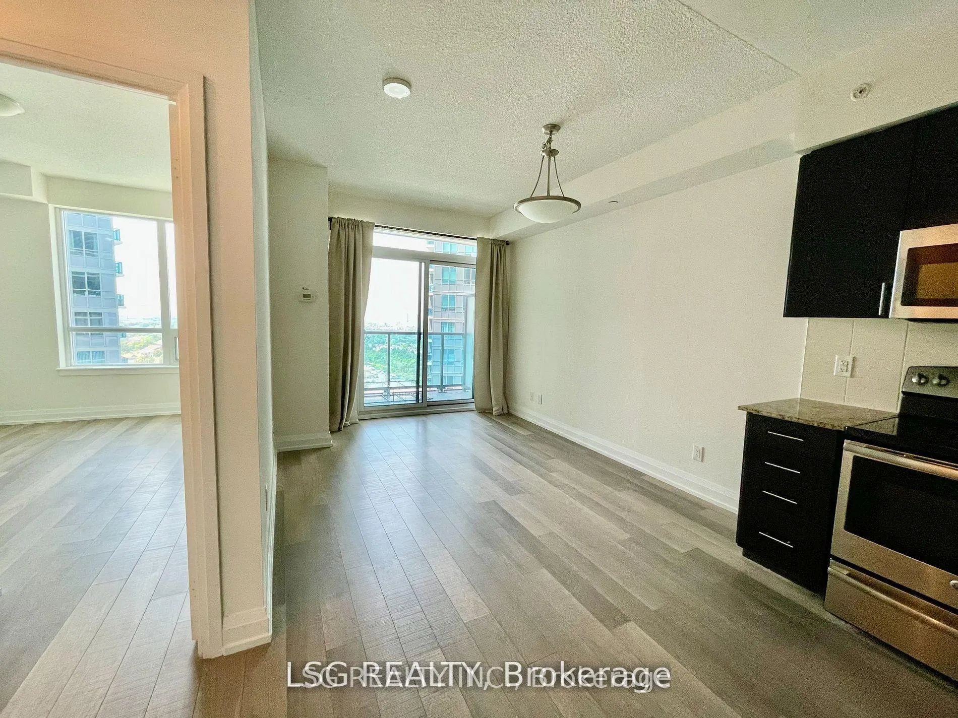 Photo 5 of Unit 2310, 7165 Yonge Street, Markham, Grandview — HOMEH