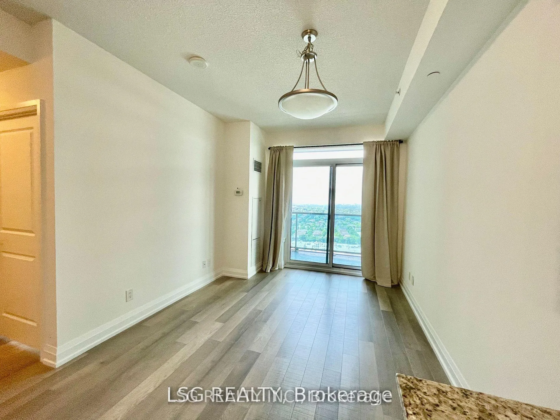 Photo 6 of Unit 2310, 7165 Yonge Street, Markham, Grandview — HOMEH
