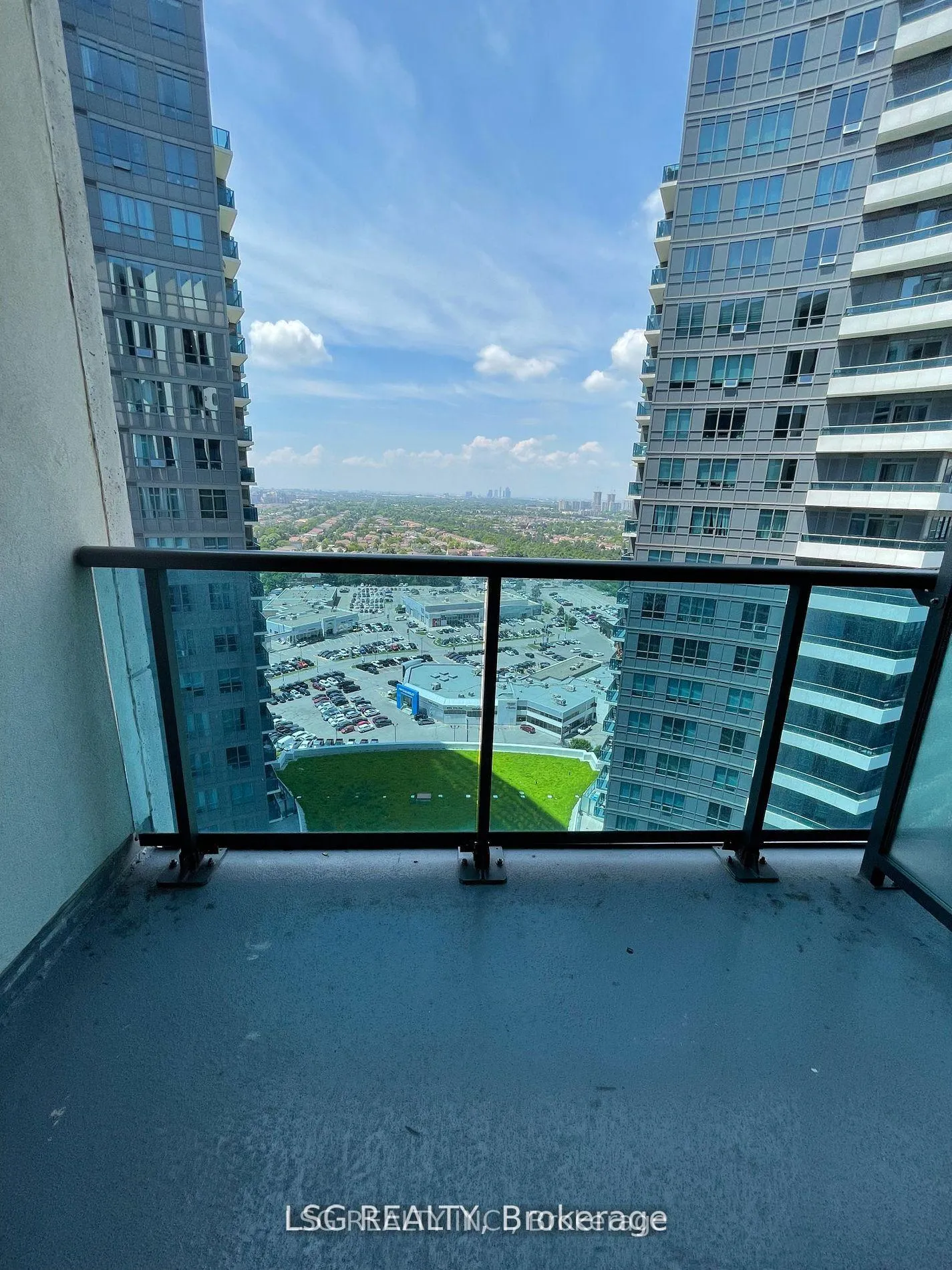 Photo 9 of Unit 2310, 7165 Yonge Street, Markham, Grandview — HOMEH