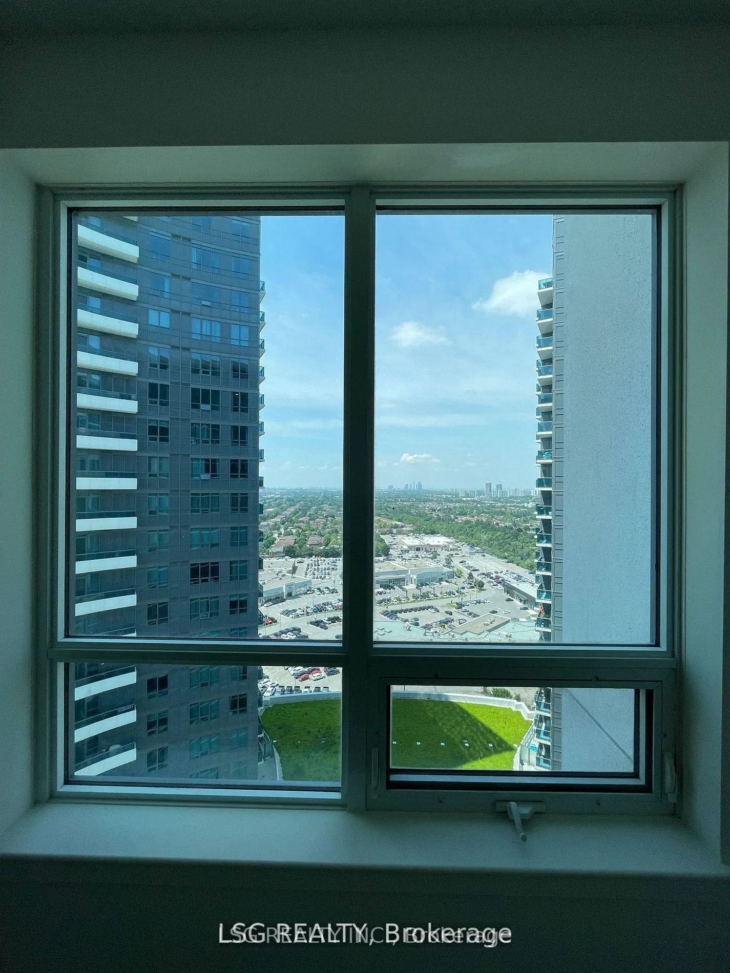 Photo 12 of Unit 2310, 7165 Yonge Street, Markham, Grandview — HOMEH