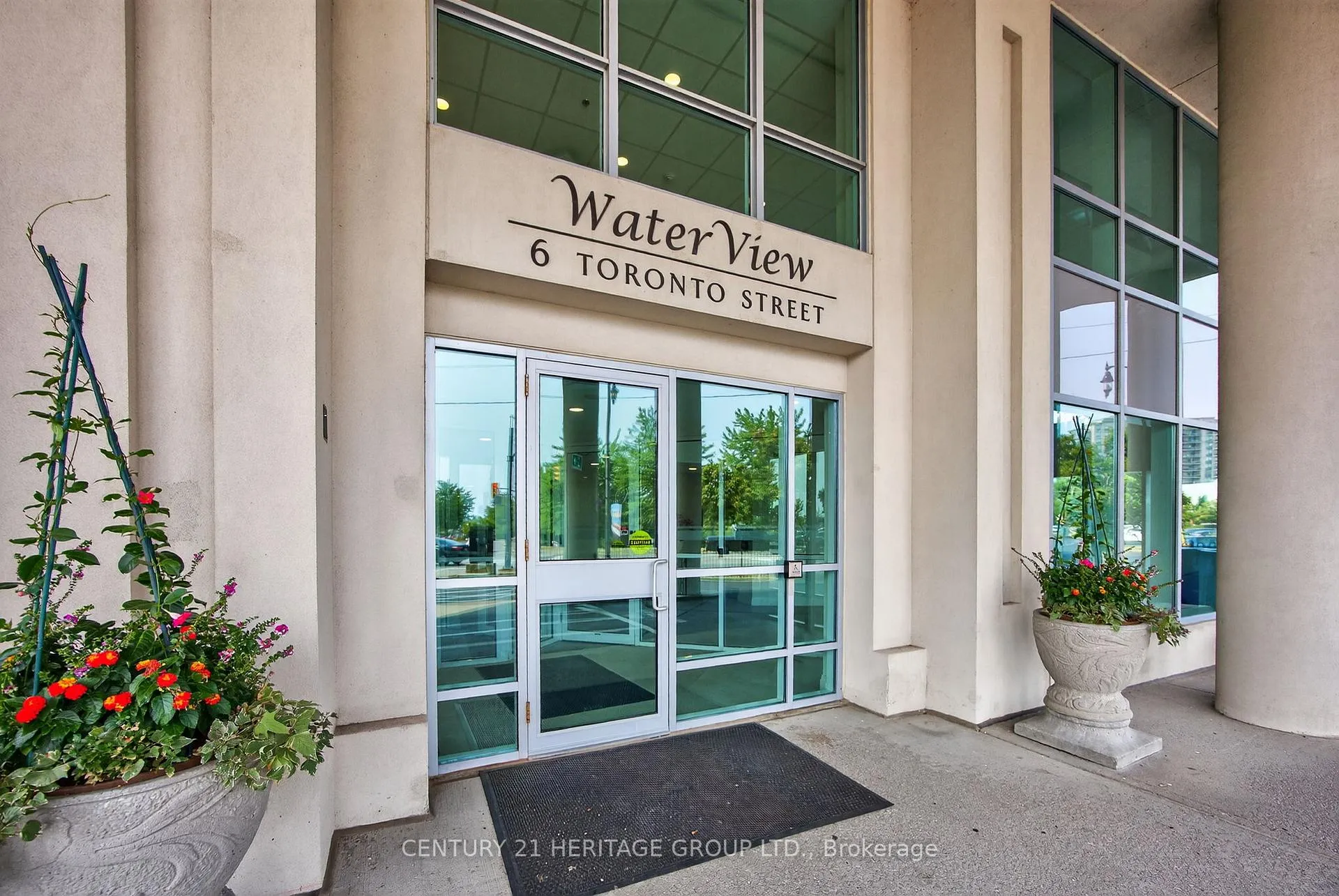 Photo 4 of Unit 1008, 6 Toronto Street, Barrie, Lakeshore — HOMEH