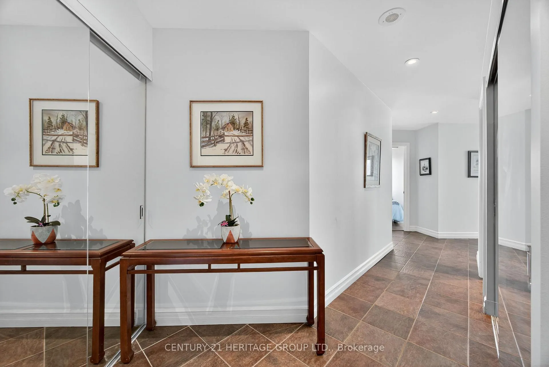 Photo 5 of Unit 1008, 6 Toronto Street, Barrie, Lakeshore — HOMEH