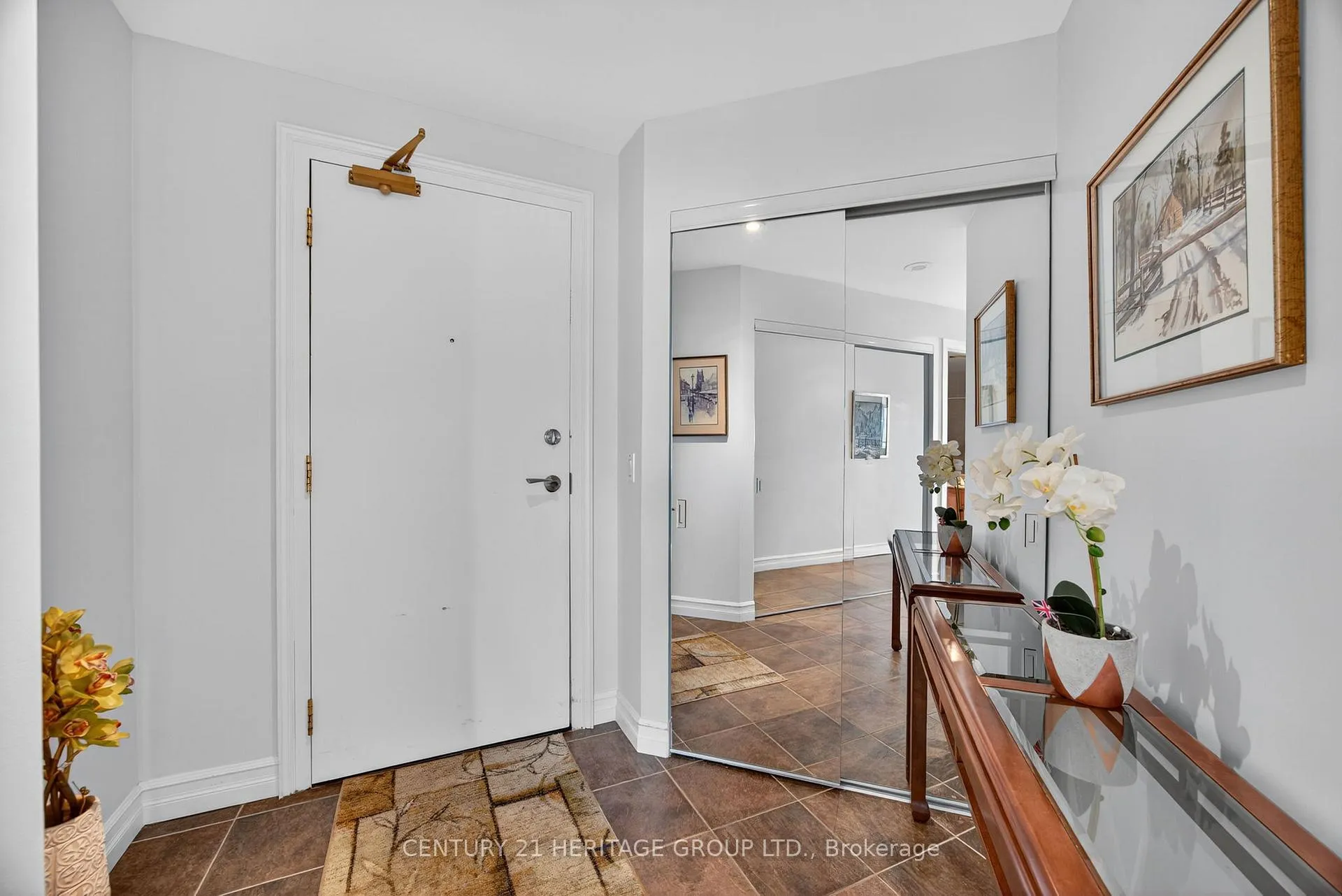Photo 6 of Unit 1008, 6 Toronto Street, Barrie, Lakeshore — HOMEH