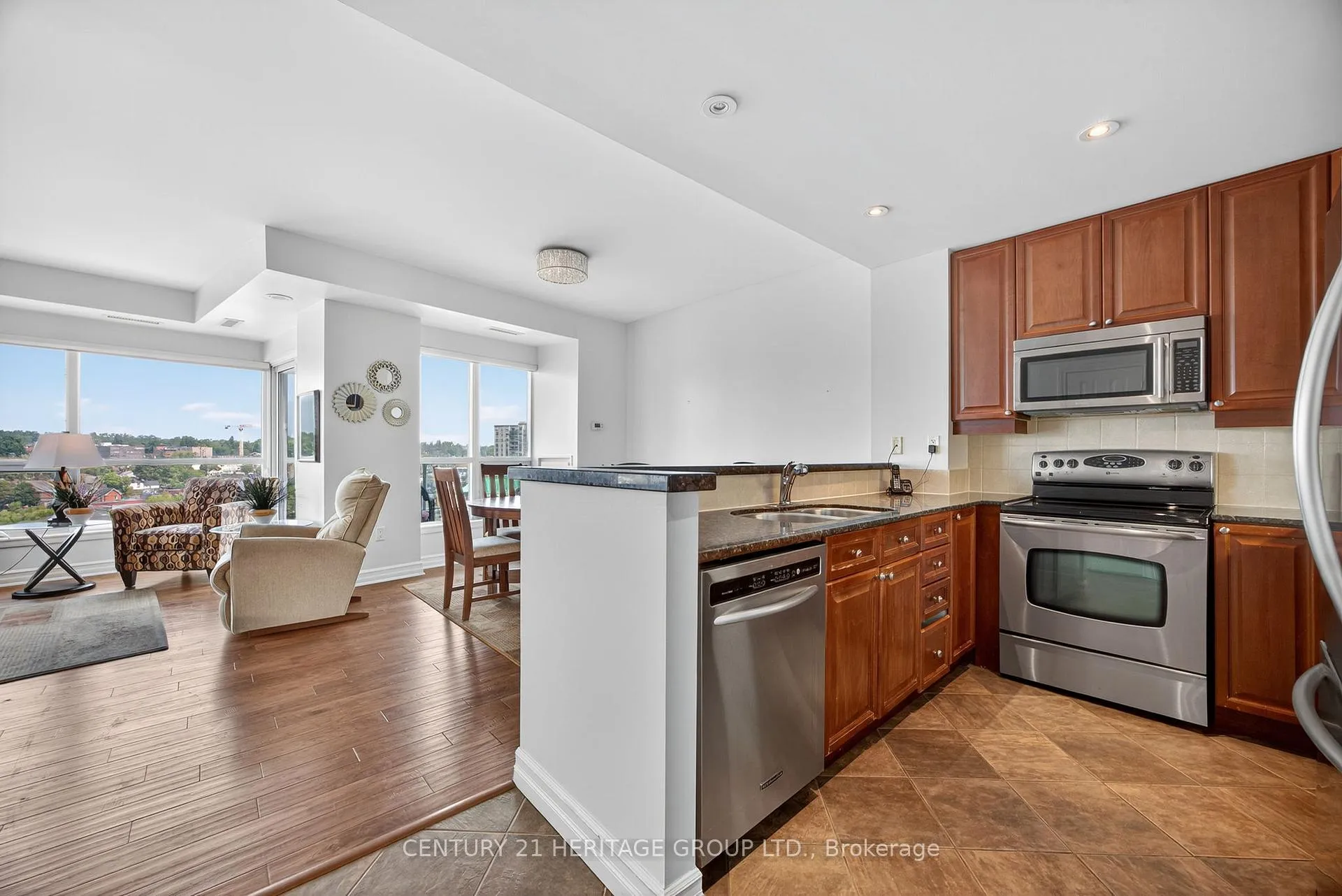 Photo 7 of Unit 1008, 6 Toronto Street, Barrie, Lakeshore — HOMEH