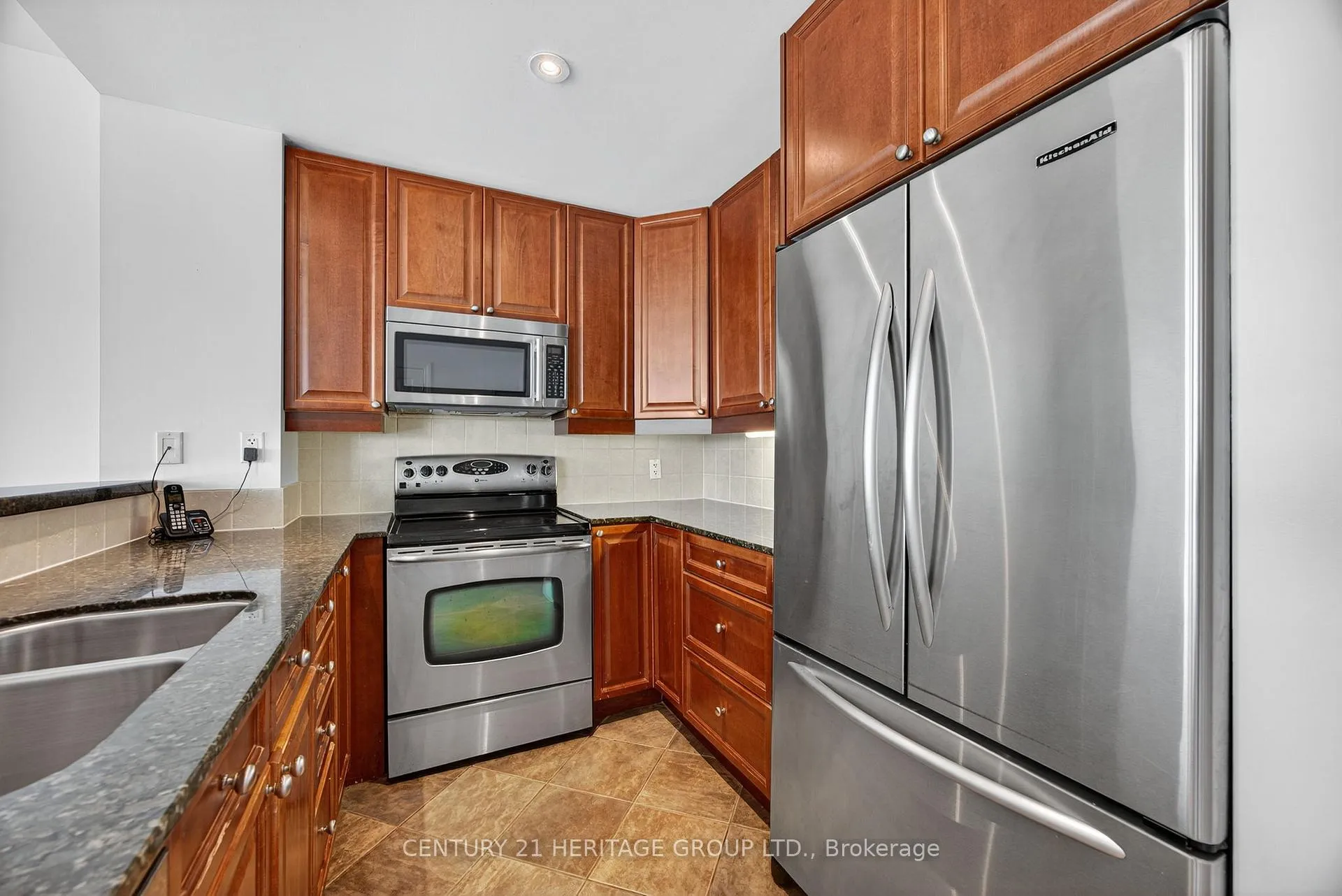 Photo 9 of Unit 1008, 6 Toronto Street, Barrie, Lakeshore — HOMEH