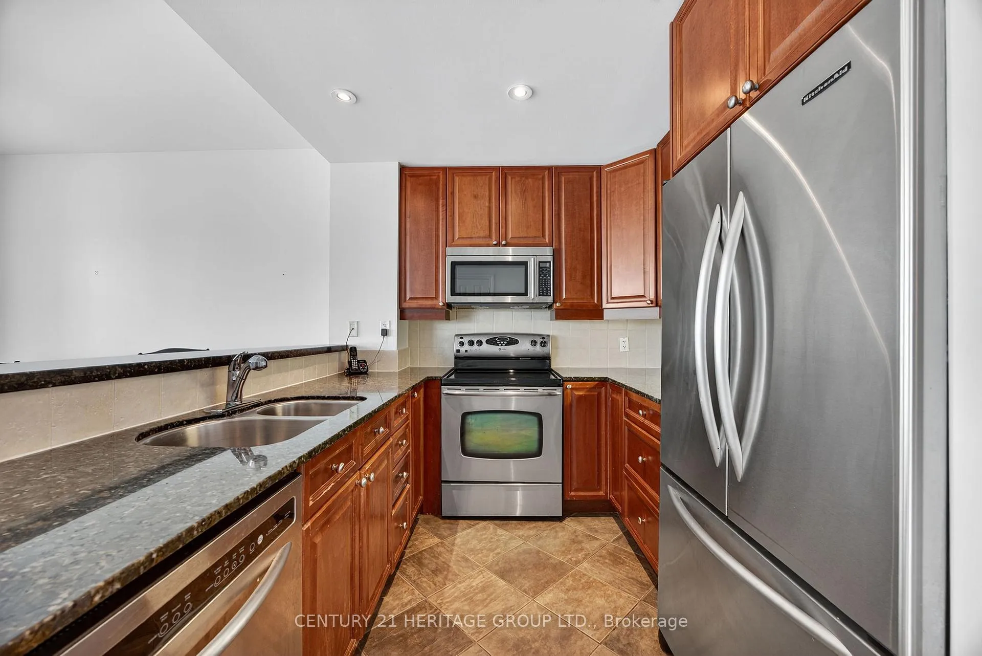 Photo 10 of Unit 1008, 6 Toronto Street, Barrie, Lakeshore — HOMEH