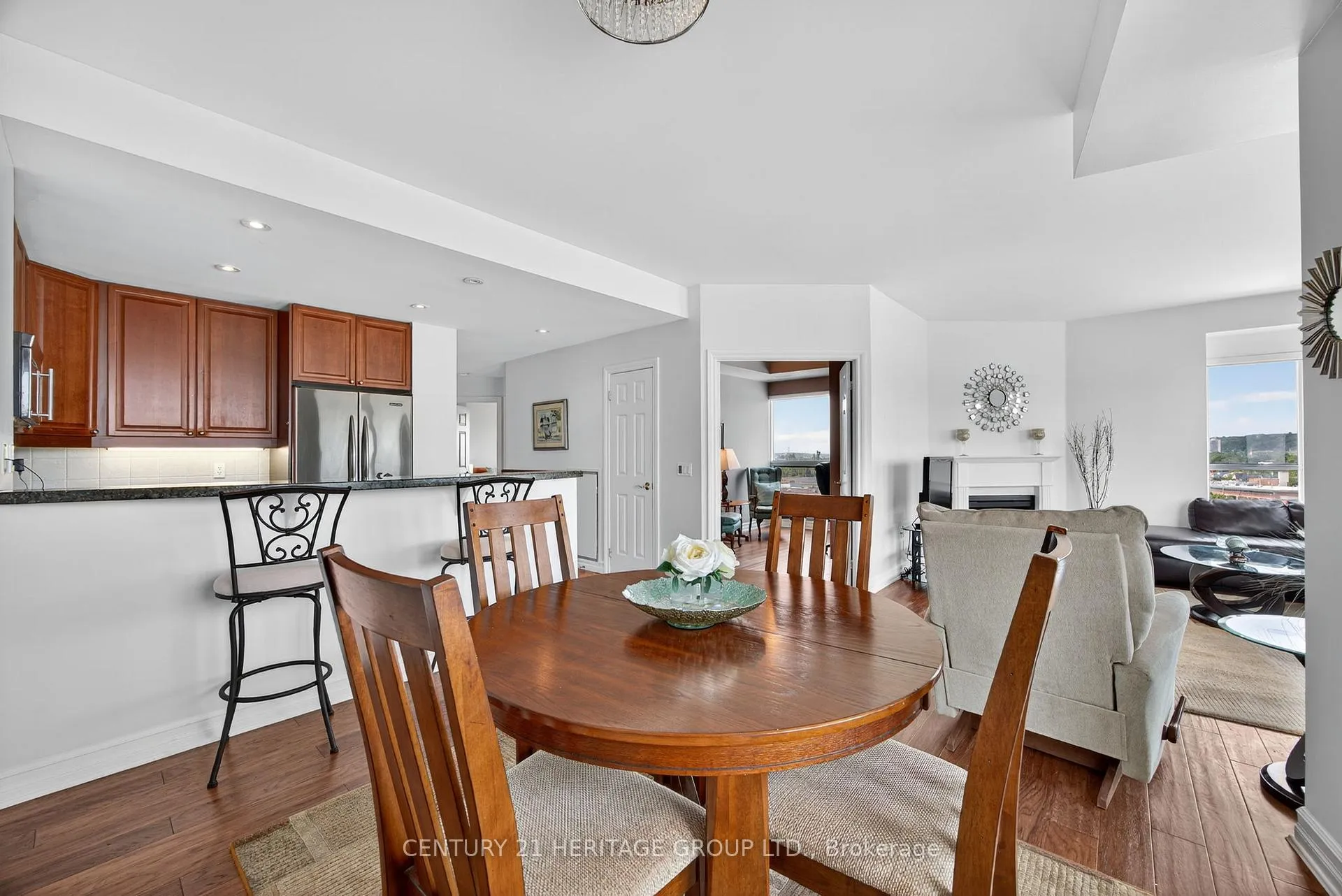 Photo 14 of Unit 1008, 6 Toronto Street, Barrie, Lakeshore — HOMEH