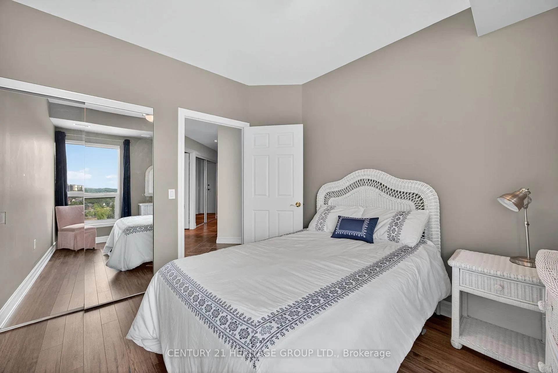Photo 32 of Unit 1008, 6 Toronto Street, Barrie, Lakeshore — HOMEH