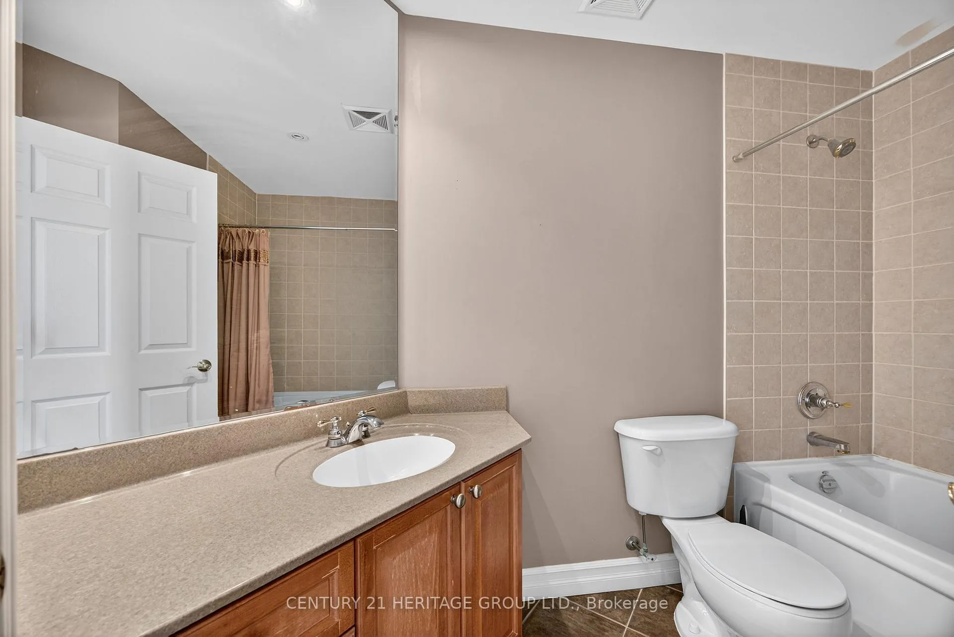 Photo 33 of Unit 1008, 6 Toronto Street, Barrie, Lakeshore — HOMEH