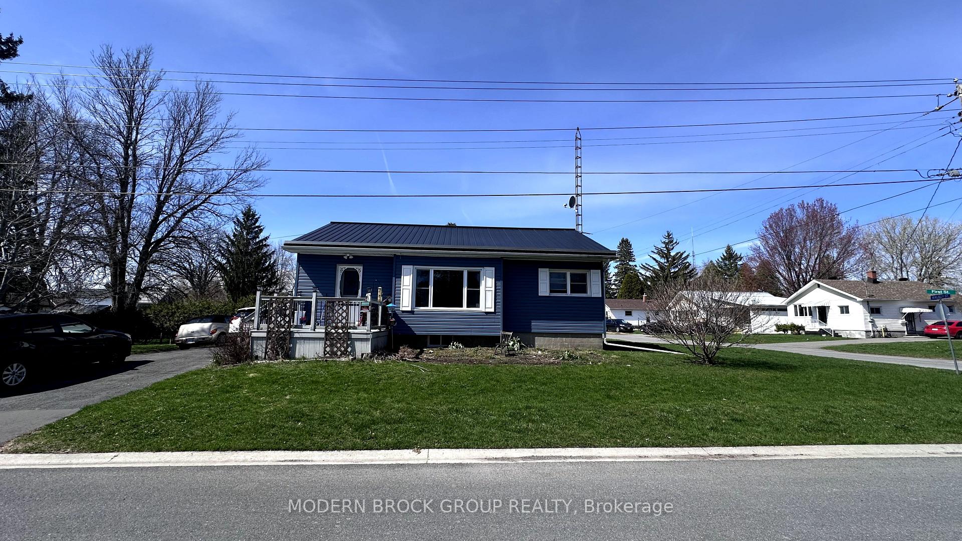 Photo 1 of 3052 Walker Street W, Edwardsburgh/Cardinal, Town of Cardinal — HOMEH